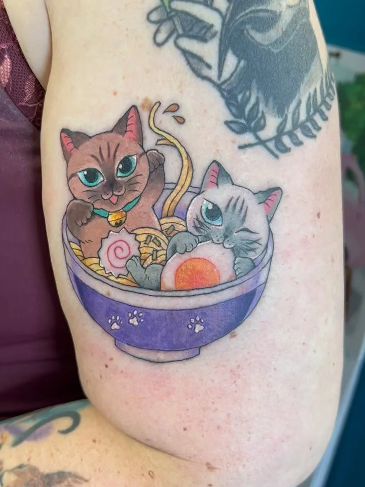 Udon and Soba (client&rsquo;s cats) in ramen bowl custom piece 🐱🍜🤍 Designed/Done by Rena🦈 @07ch_art  Thank you so much for trusting me!!

#tattoo #tattoos #tattooartist #cattattoo #catlover