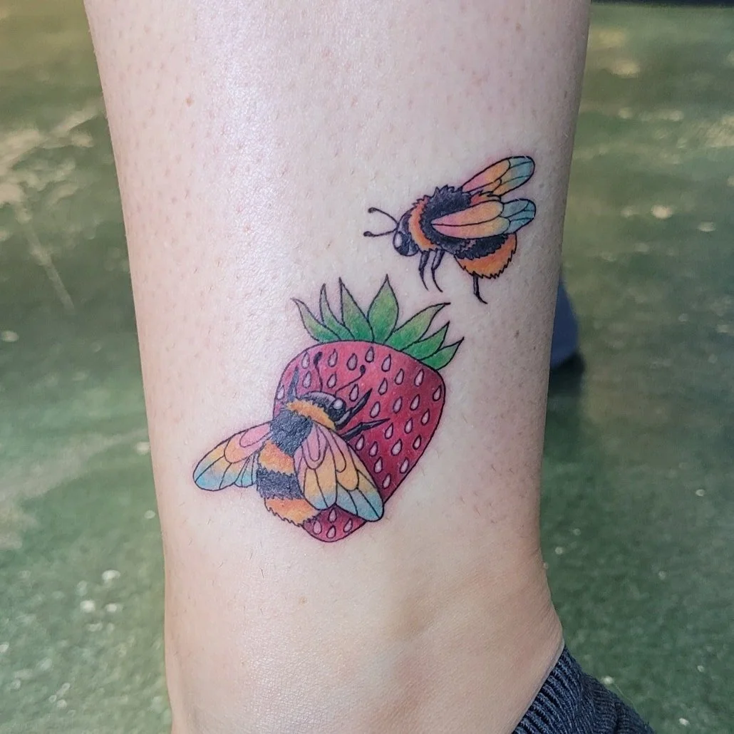 Strawberry bees! Buzz buzz! 🐝🍓Done by Kendra @kendra.thorn.tattoo