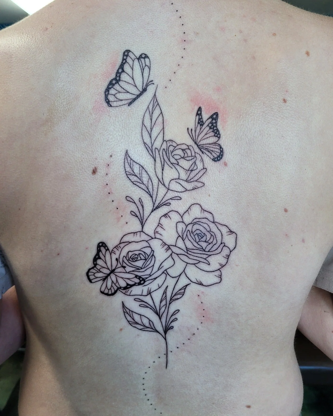 Delicate roses and butterfly piece for Jill! 🦋🌹Tattooed by Kendra! @kendra.thorn.tattoo