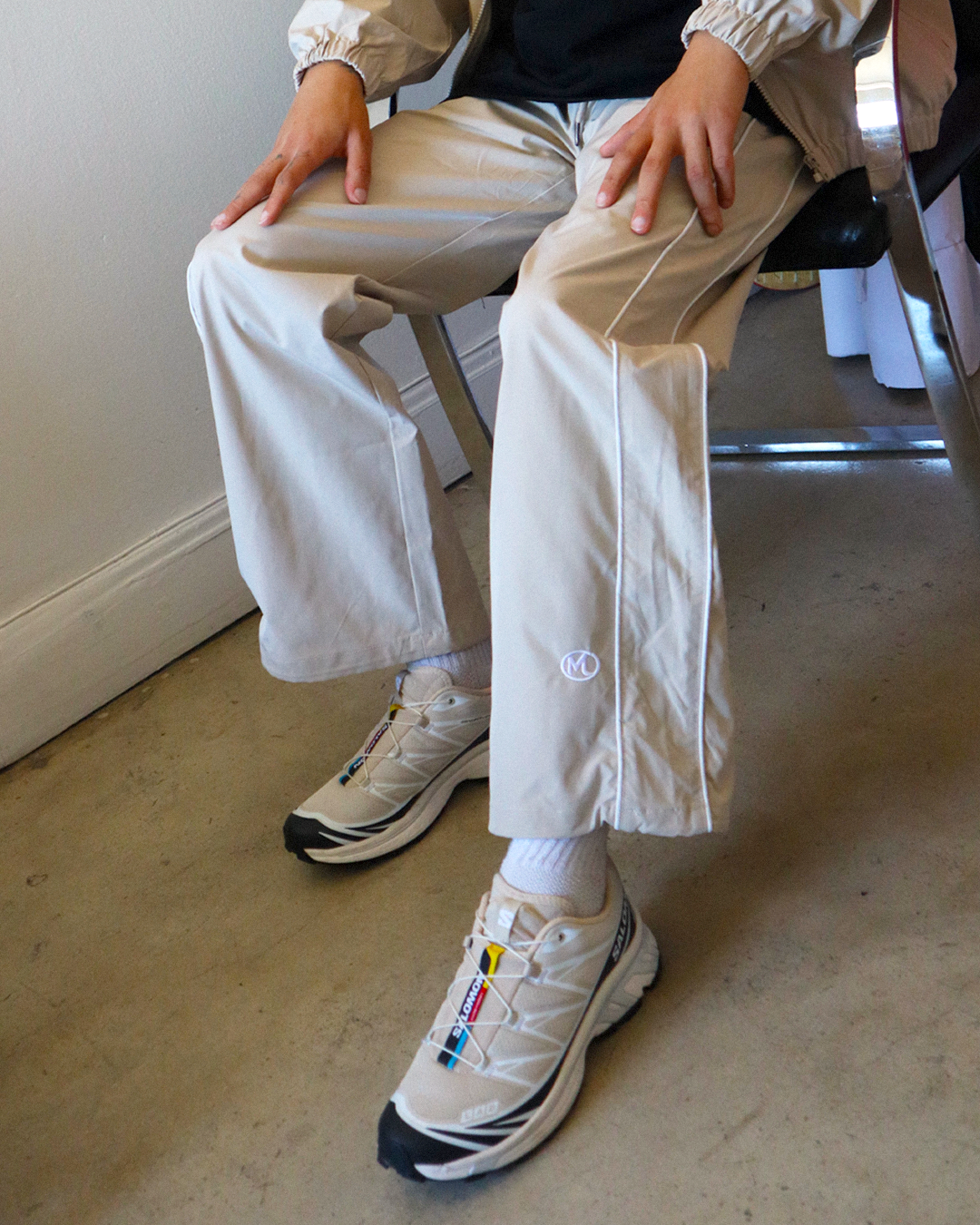 Cream pants sitting post.png