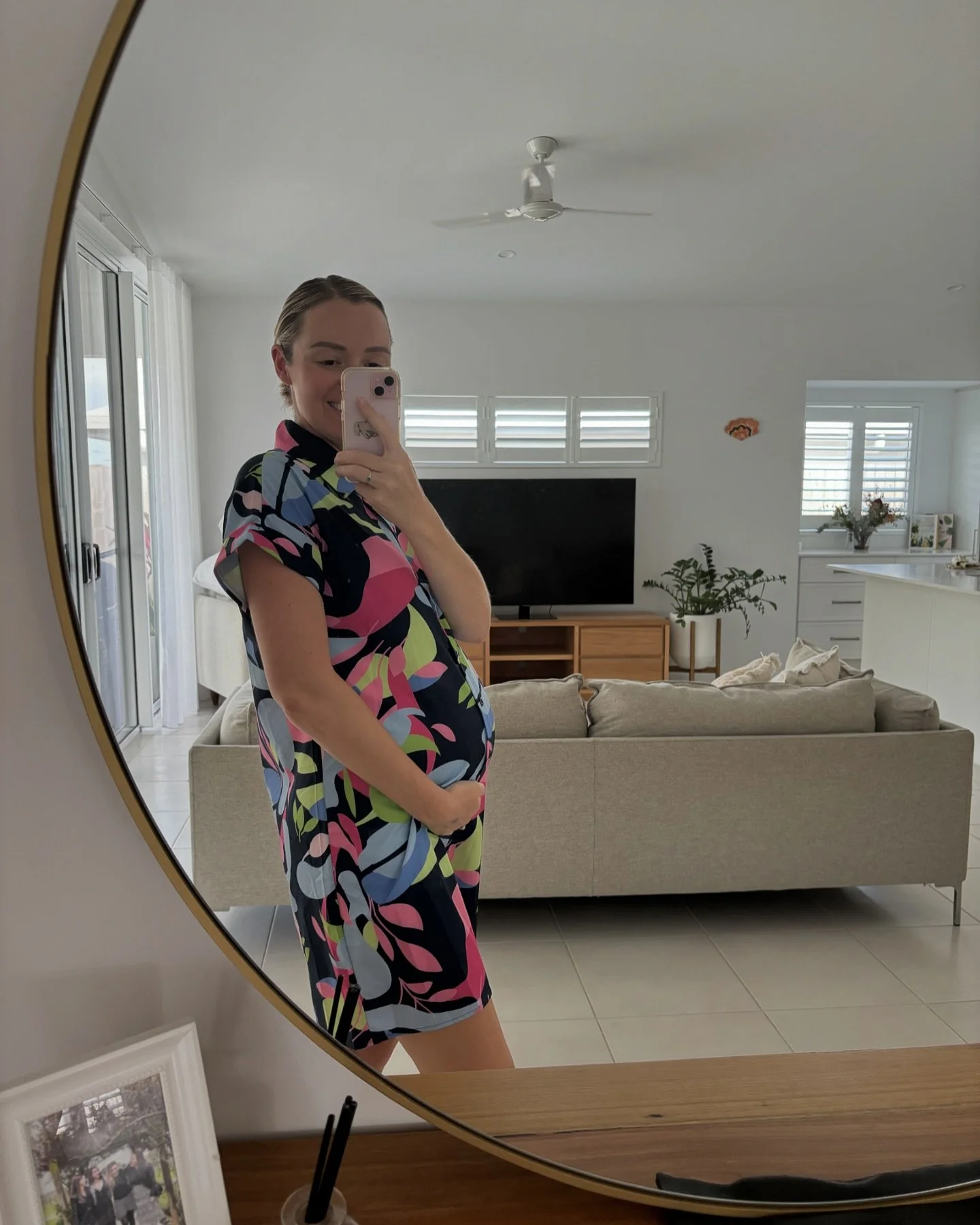Top things to buy when you find out you&rsquo;re pregnant 🤰🏼

From a Mum (of soon to be 2), Midwife &amp; Sleep Consultant

1. @thesleepybelly pregnancy pillow - an absolute lifesaver to help you get comfortable as your belly grows. 

2. @hereandaf