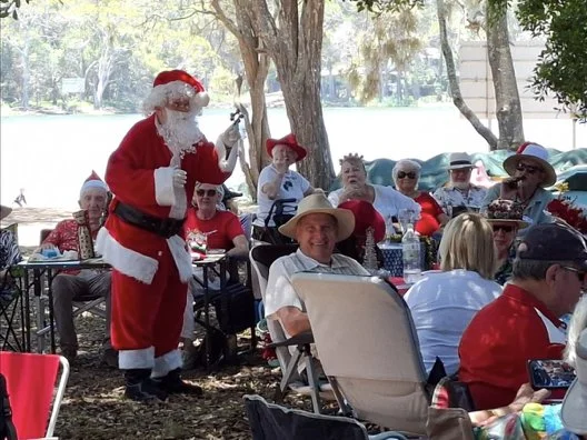 Santa managed to find the Picnicers.