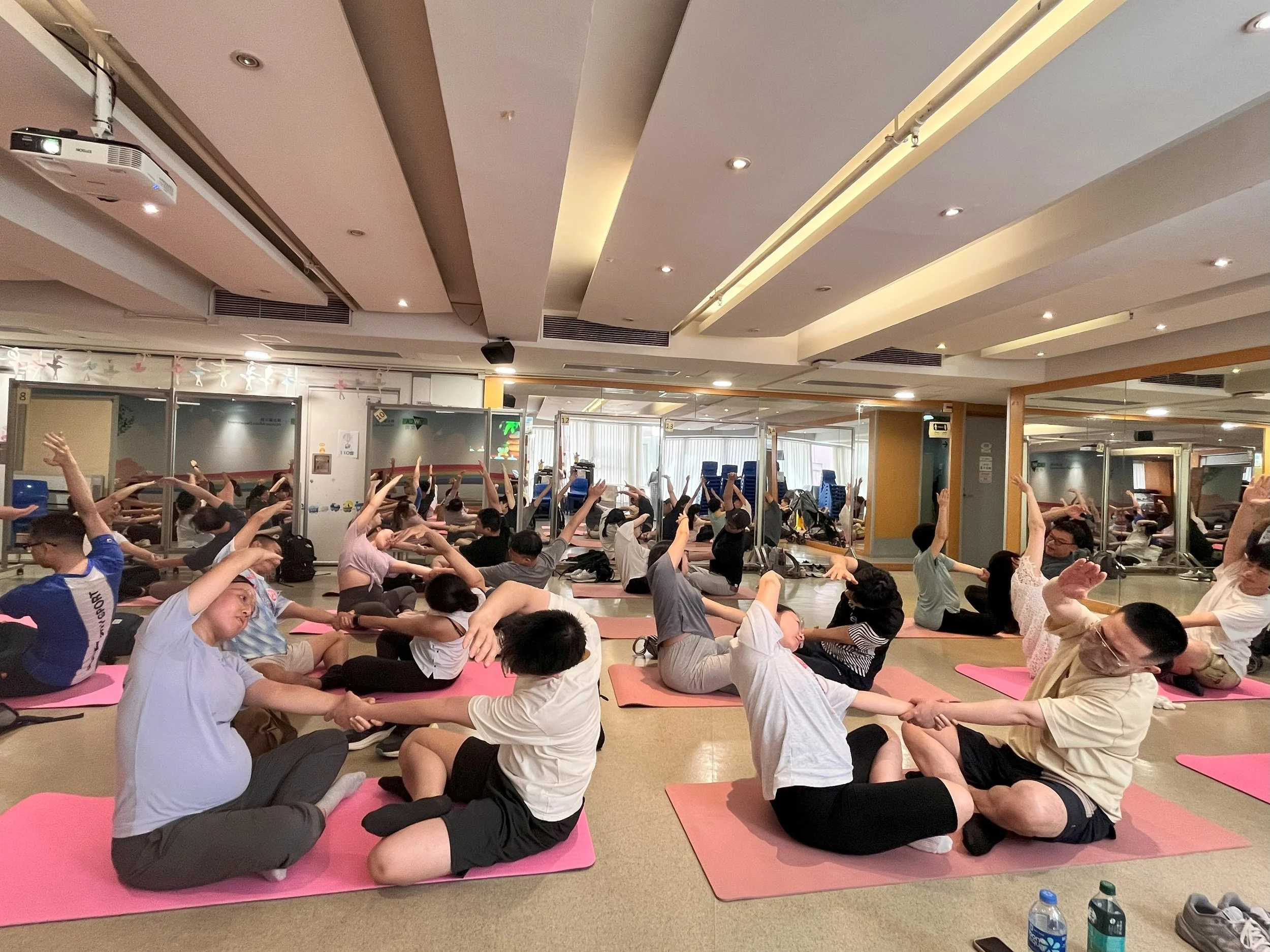 Prenatal Couple Stretch | 孕婦夫婦拉筋