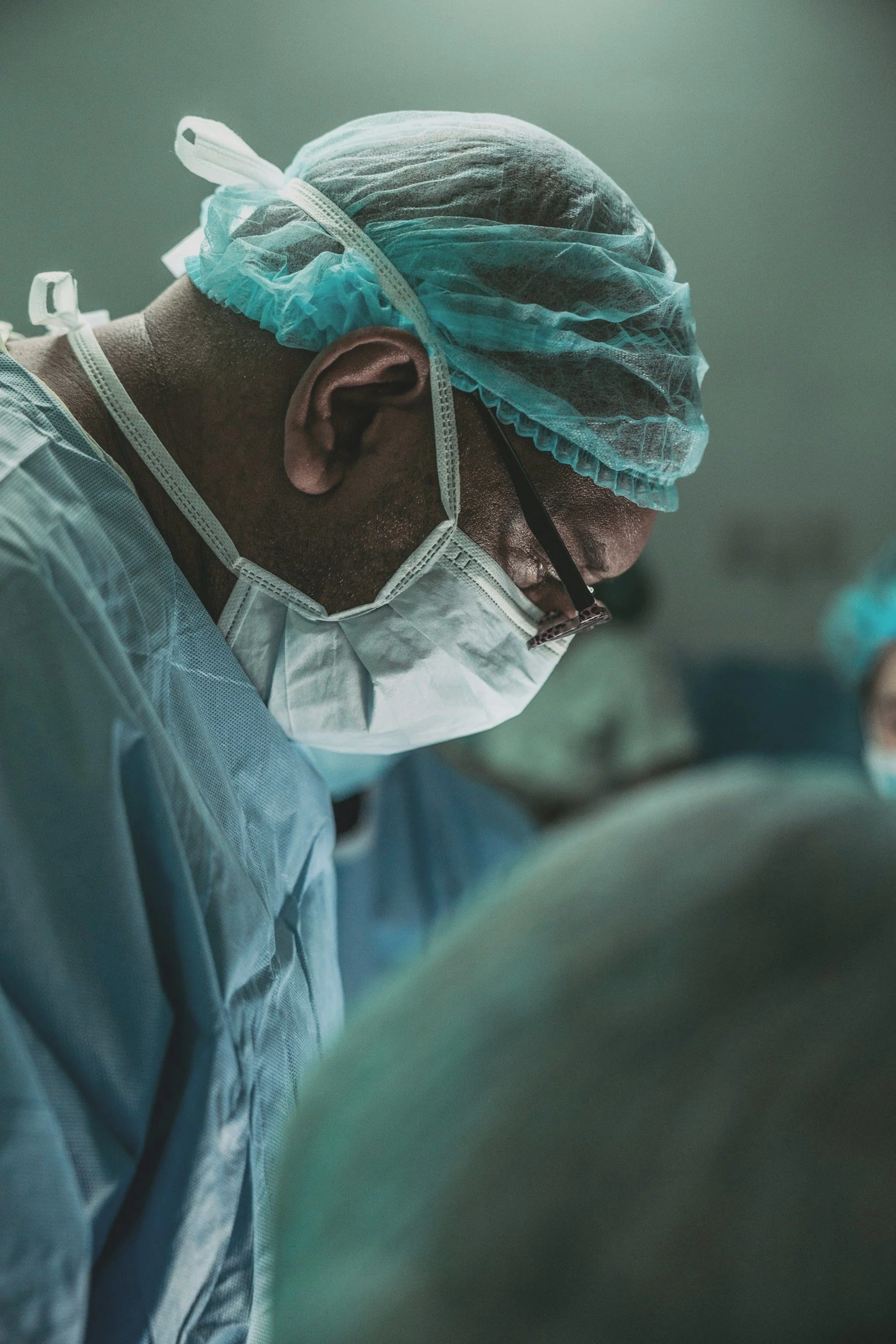 health care provider in scrubs to show couples therapy chicago il