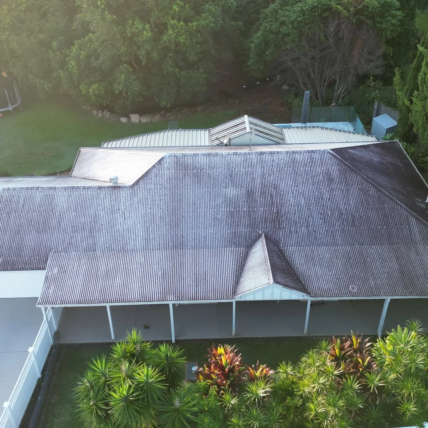 ✨ From Mouldy to Magnificent! ✨
This Surfmist roof in Bonogin had seen better days &ndash; it was covered in mould and looking tired.

After a thorough high-pressure clean, it was already looking brighter. We then replaced all the rusted screws and g