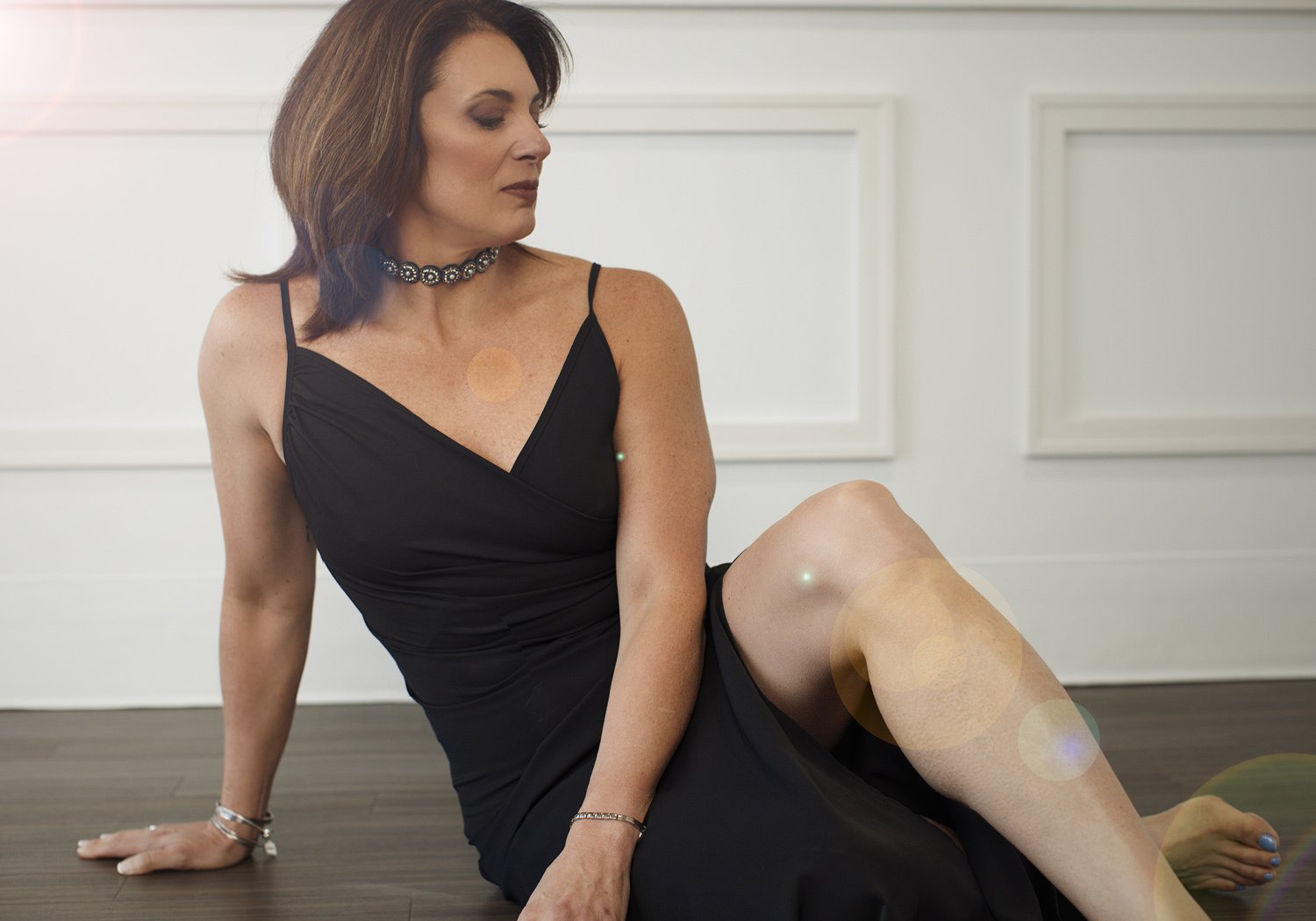 What to Bring to a Boudoir Photoshoot: 11 Things to Know