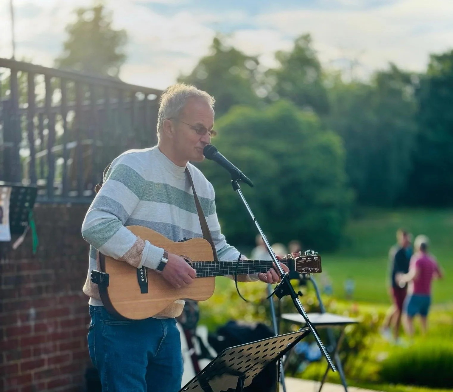 Free Live Music - Vic & Friends