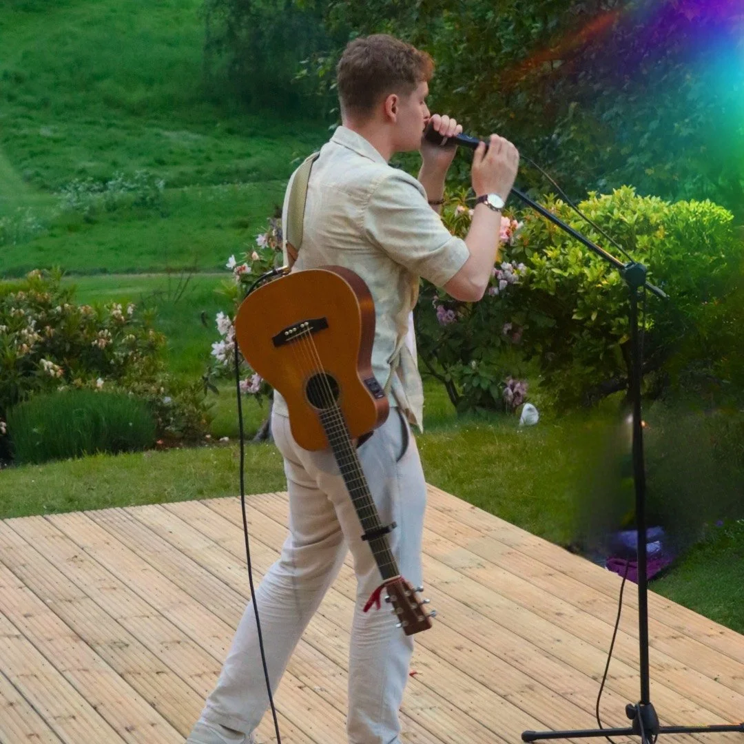 Free Live Music -Tom Key