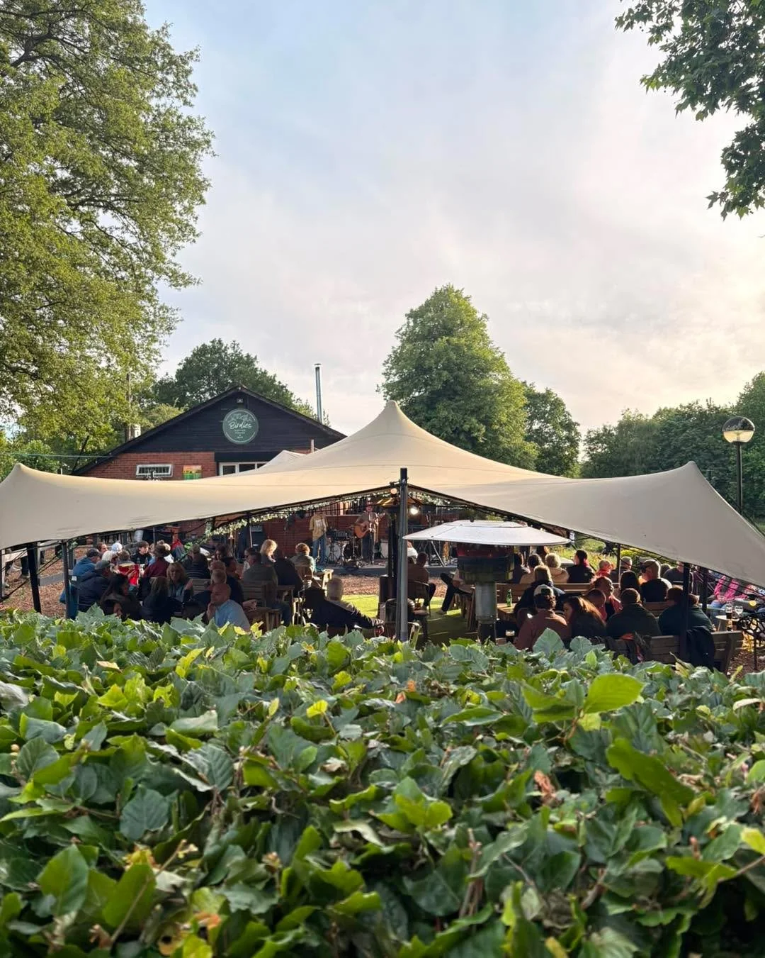🎶 What a night at Birdies! 🎶

Despite the unseasonable weather, you all turned out in force and created an incredible atmosphere.

Disfunktion absolutely raised the roof. What a band! The place was buzzing from start to finish, with fantastic live 