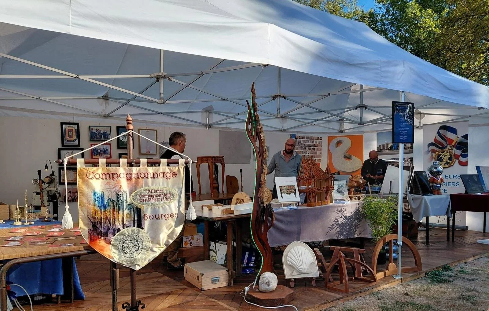 salon-de-fretay-2026-compagnons-du-devoir-stand-banniere.jpeg