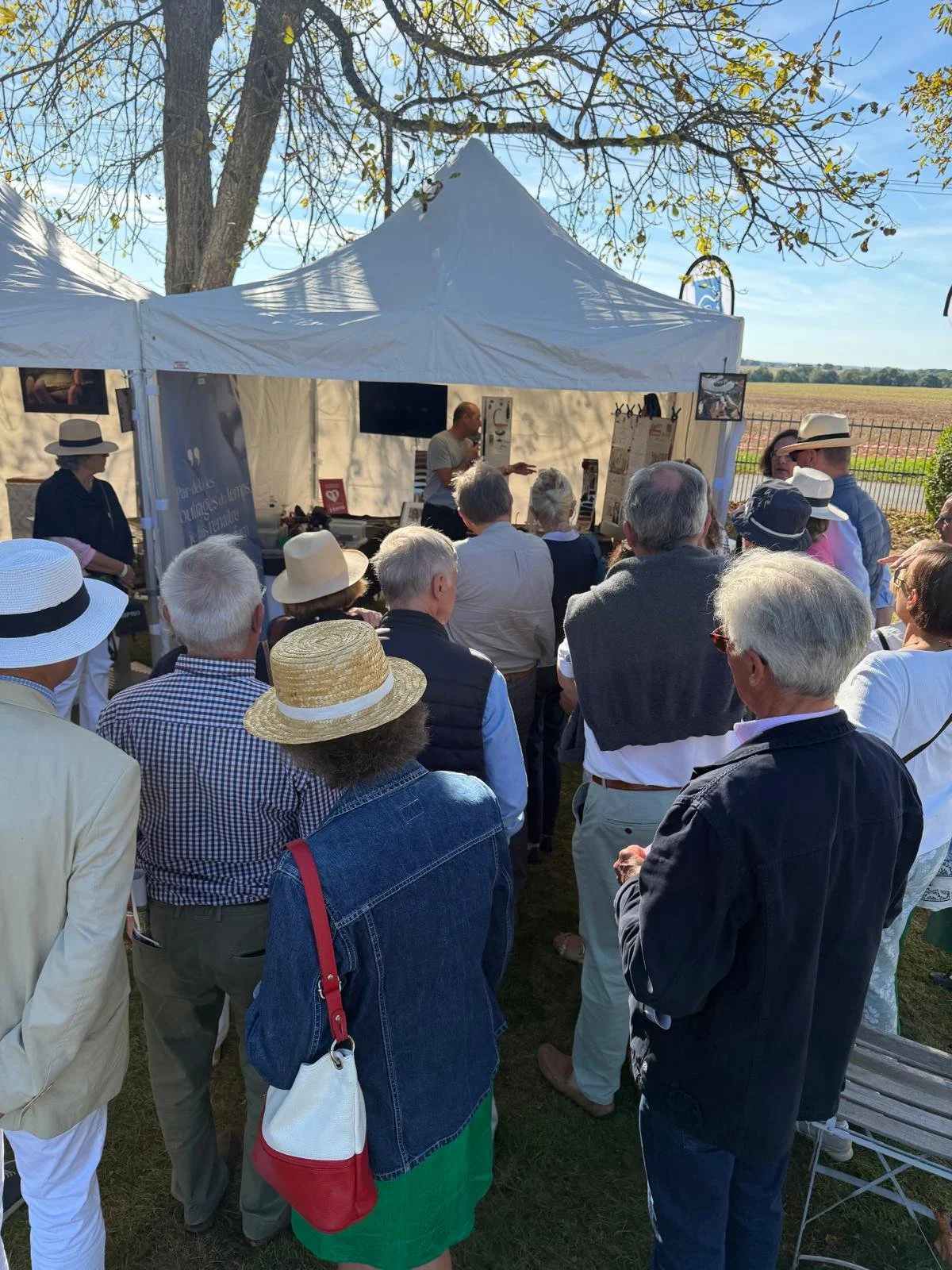 salon-de-fretay-2026-visiteurs-attroupement-stand-exposant.jpeg