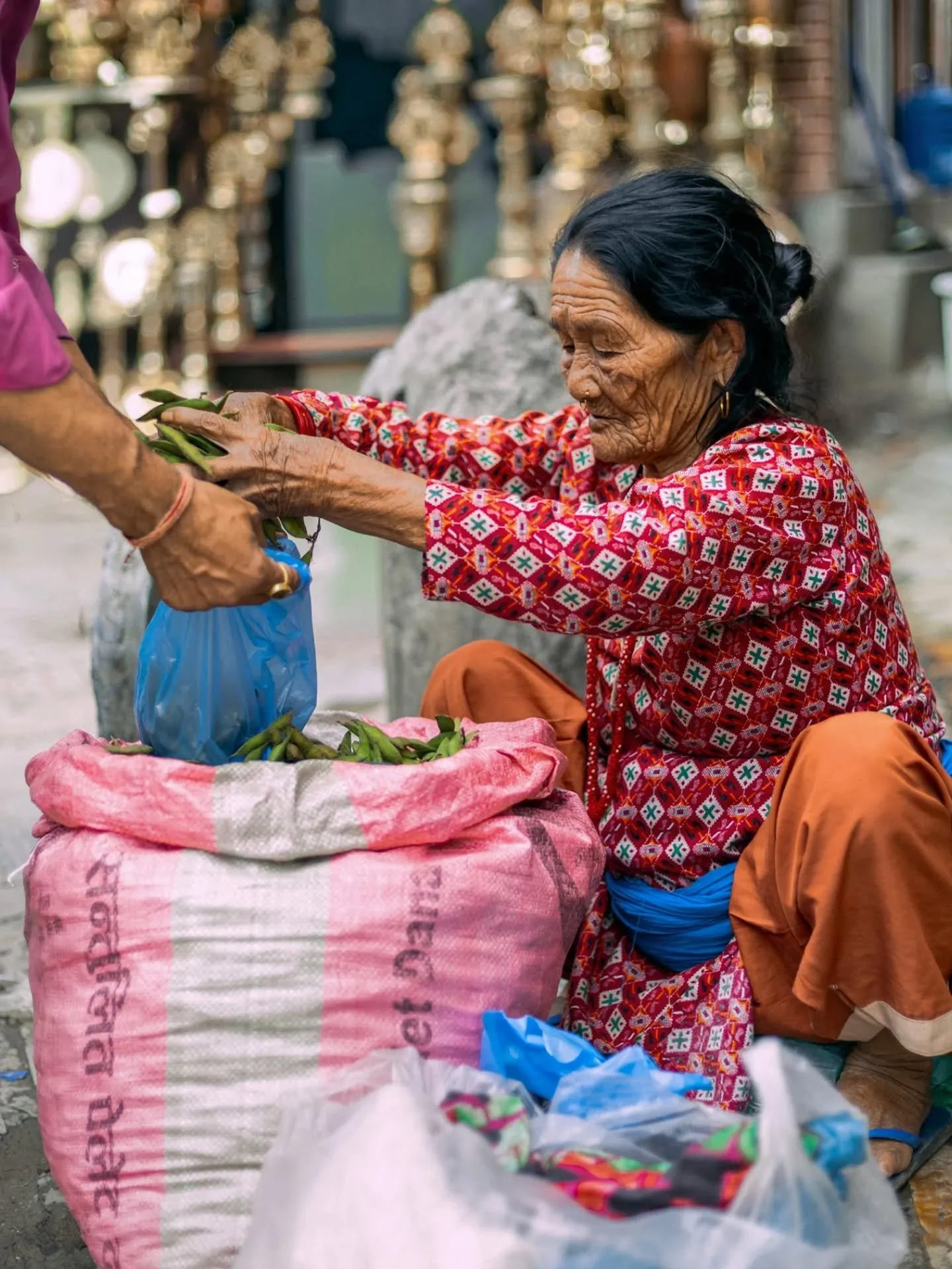 ✨ Wandering Focus #28: The Experience of Photography as an Inner Gateway (Realisation) - The green bean seller

The experience of witnessing the uprising and the wonder of being immersed in a completely alien world awakened what I feel closest to my 