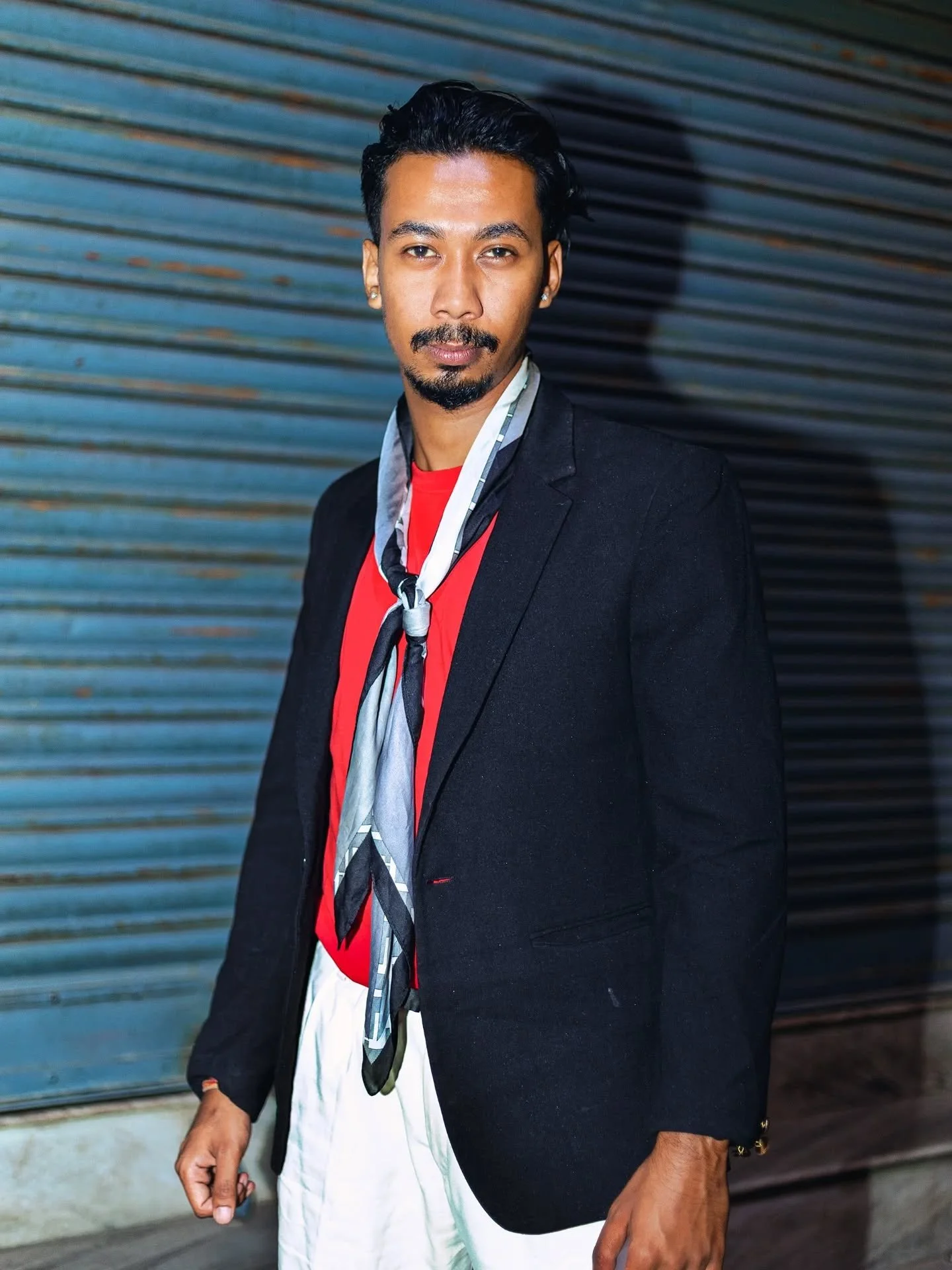 ✨ Wandering Focus #37: Random conversation, instant connection. Street portraits with some genuinely kind people who were more than happy to be part of the frame.

#streetportrait #Nepal #youth