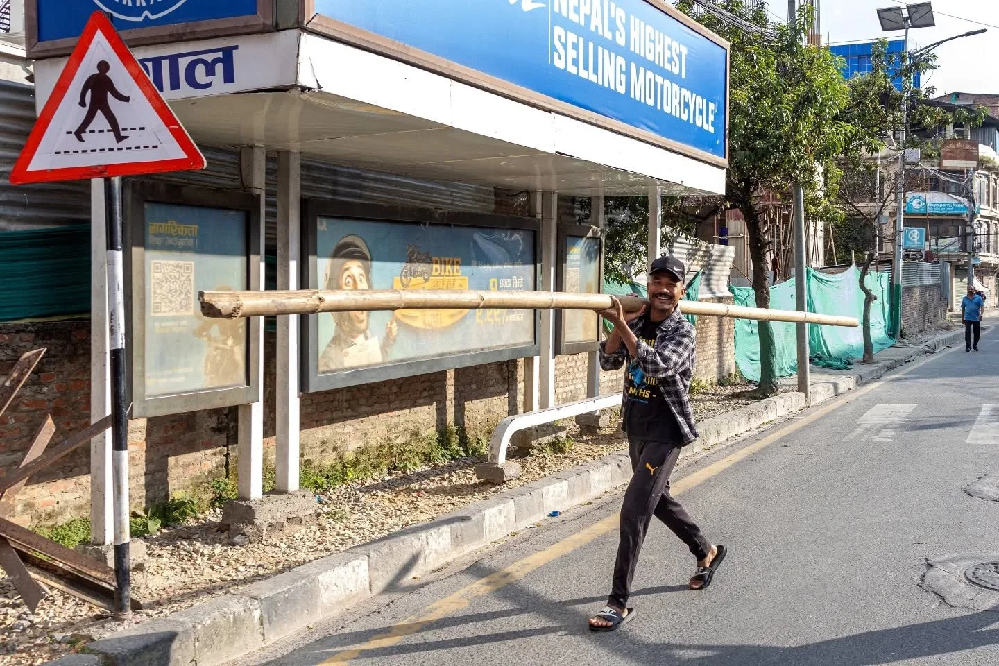 ✨ Wandering Focus #43: I made a promise to a dear friend of family and had to fulfill it, and also wanted to photograph a monk at Kopan Monastery. Today was the day to keep it.
But the walk there reminded me why I love this &mdash; the streets betwee