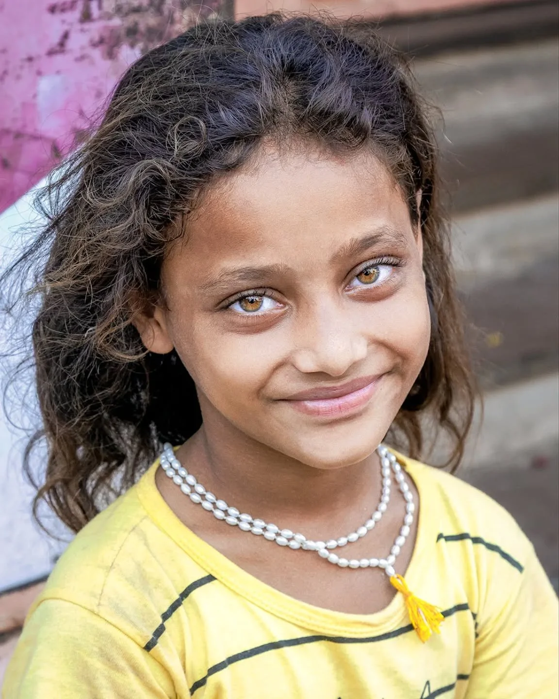 ✨ Wandering Focus 55: I believe beauty exists equally in everyone, regardless of where they're born or what circumstances they face.
In Varanasi, a young girl asked for money. I noticed her eyes&mdash;this golden color I've only seen in this part of 