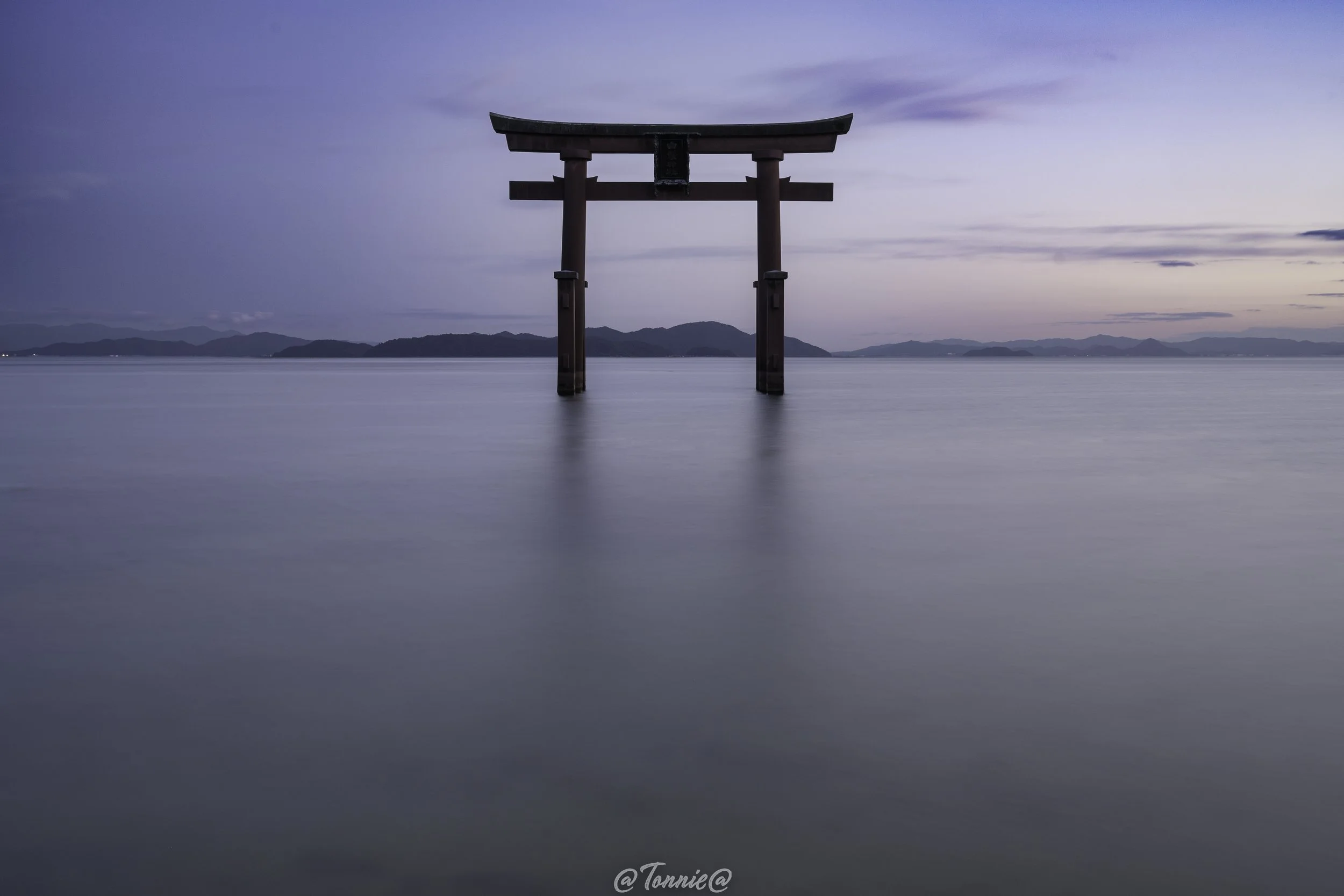 Lake Biwal torii kleur 2.jpg