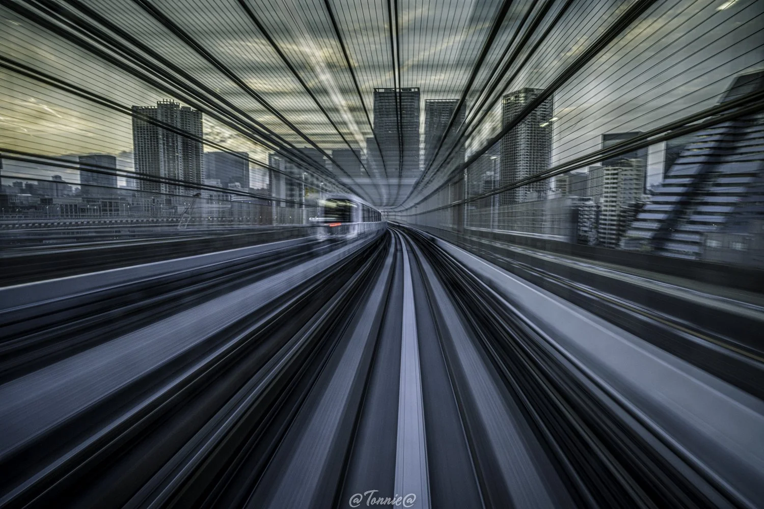 Tokyo vanaf de metro life in the fast lane ss.jpg