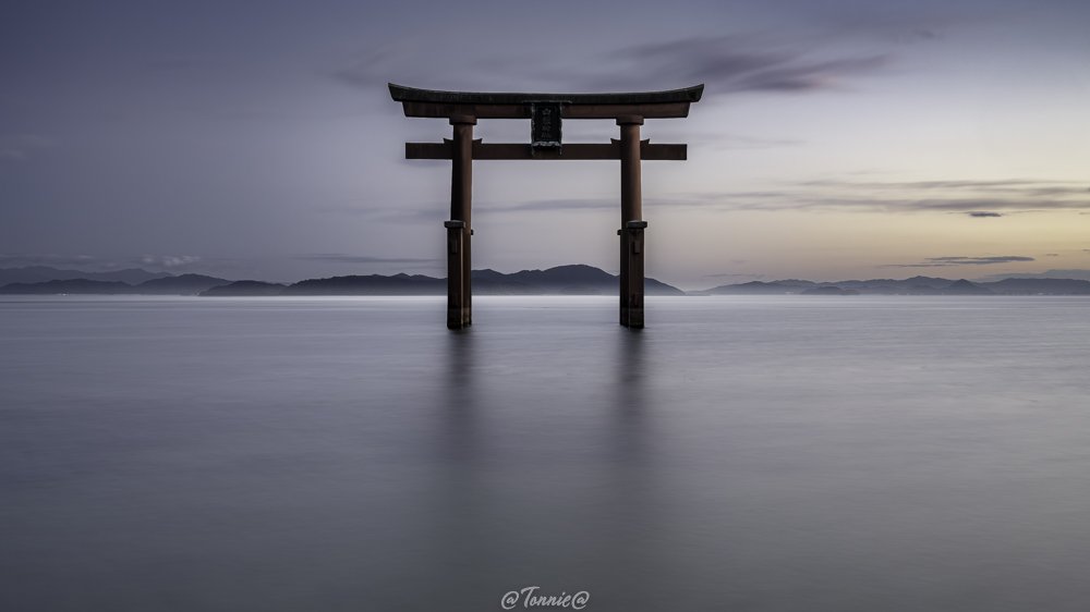 Lake Biwa torii in th emidden ss.jpg