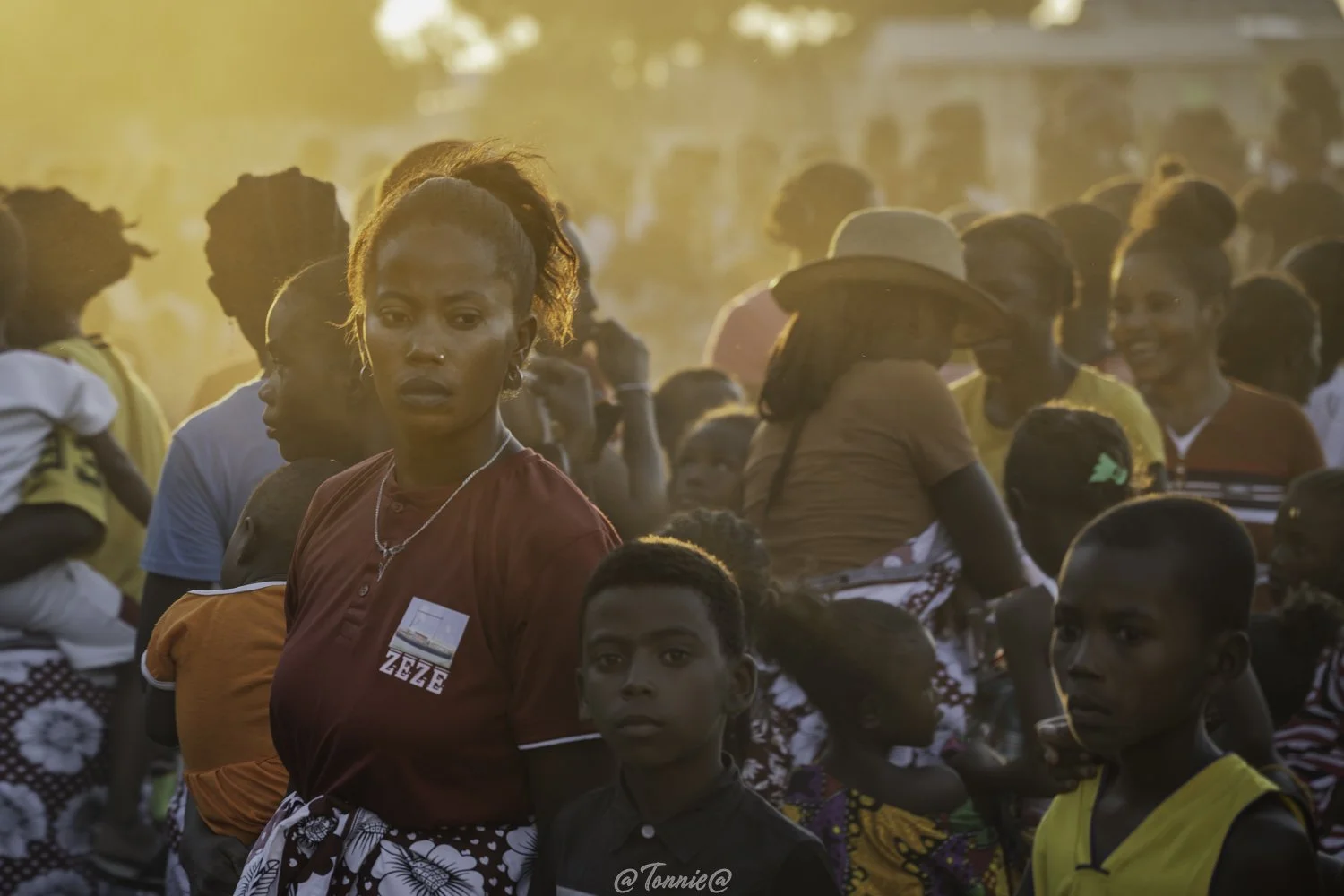 Madagascar vrouw in tegenlicht ss.jpg