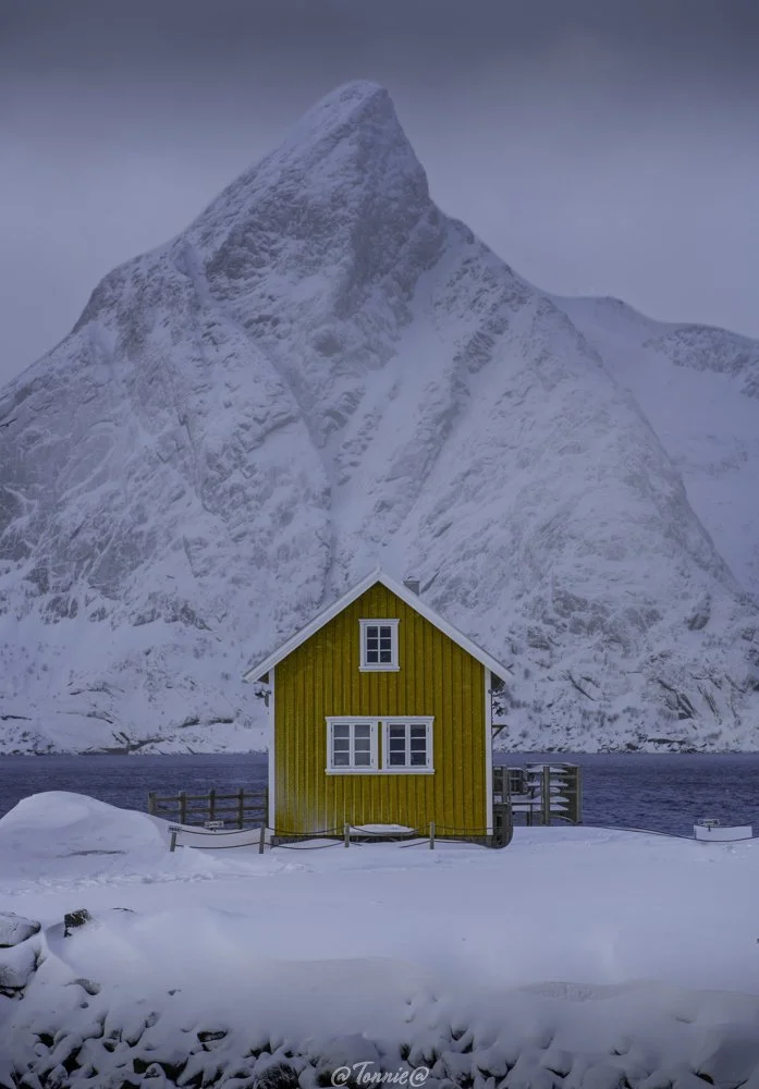 gele huisje met sneeuw ss.jpg