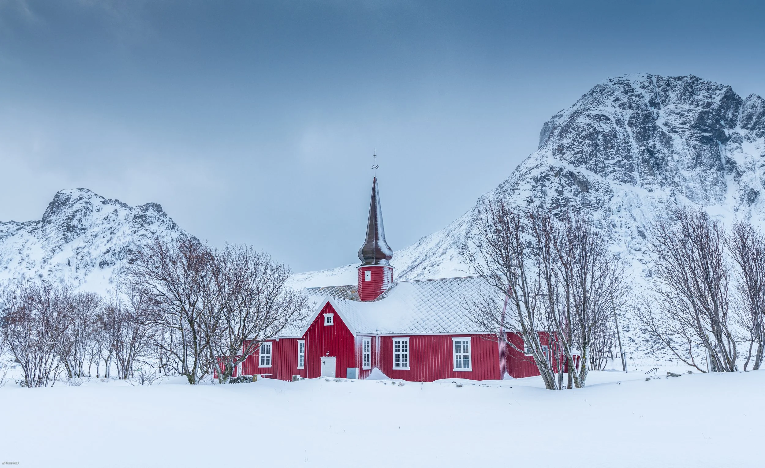 Flakstad Kerkje in de sneeuw (1 van 1)-2.jpg
