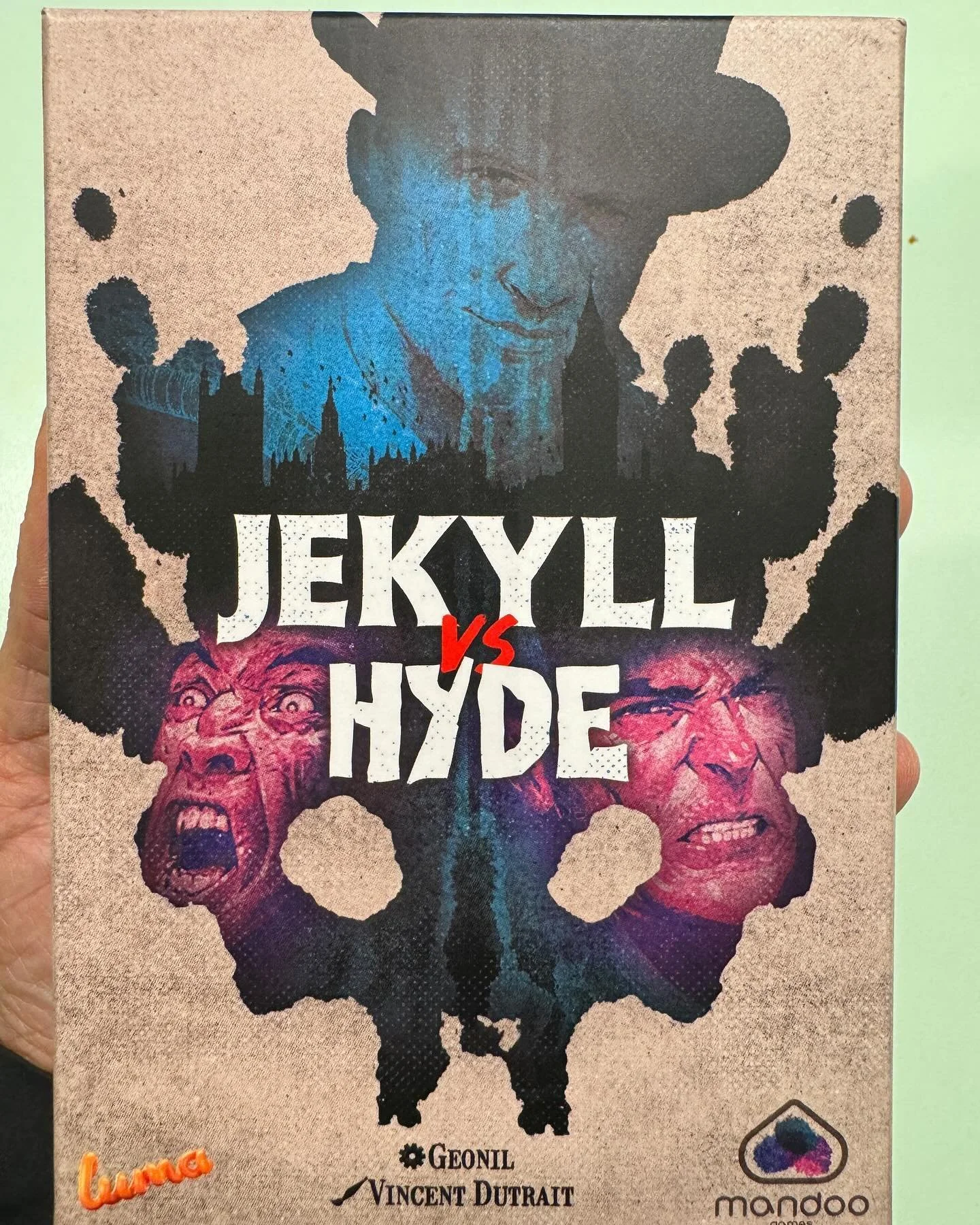 WHAT&rsquo;S THAT VOICE? (Is it in my head?): picked this up in COPENHAGEN with Rick on tour with @underworld&hellip;the blurb on the back sounds like a perfectly normal day&hellip;
 
(K)