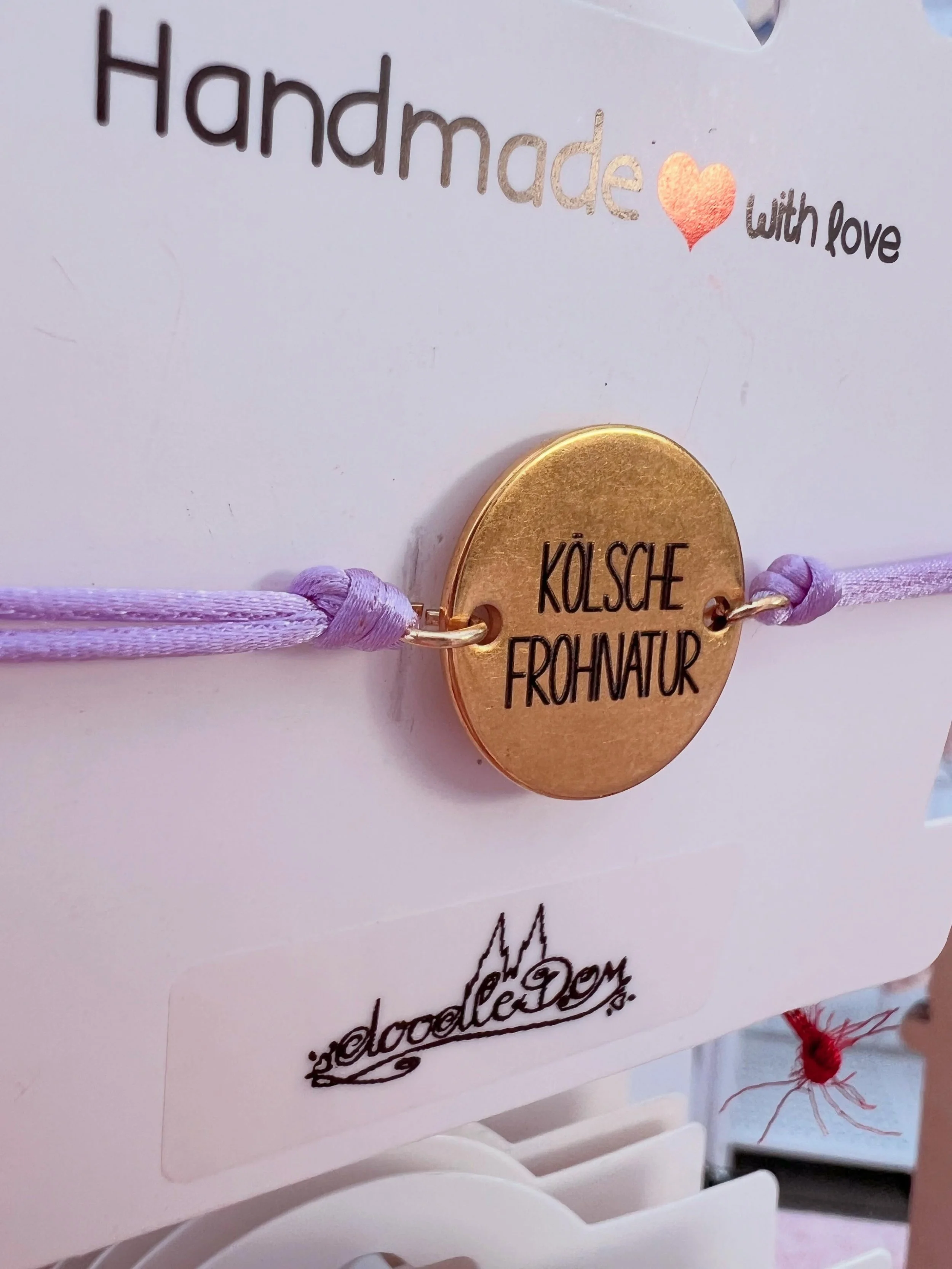 Kennst du auch eine k&ouml;lsche Frohnatur, die solch ein Armb&auml;ndchen braucht?

#k&ouml;lschefrohnatur #k&ouml;ln #k&ouml;lle #doodledom