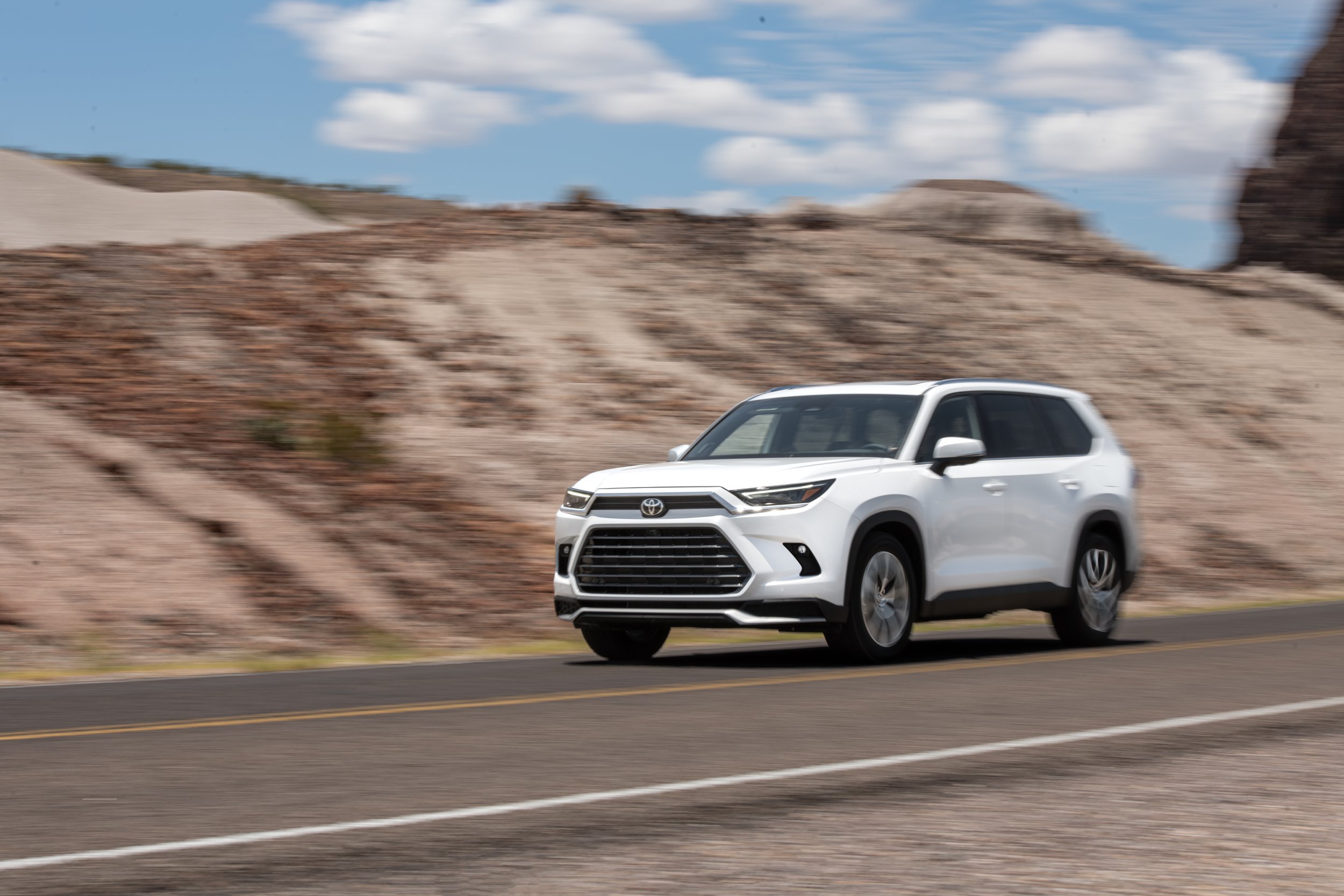 Toyota Grand Highlander CN-31-Edit.jpg