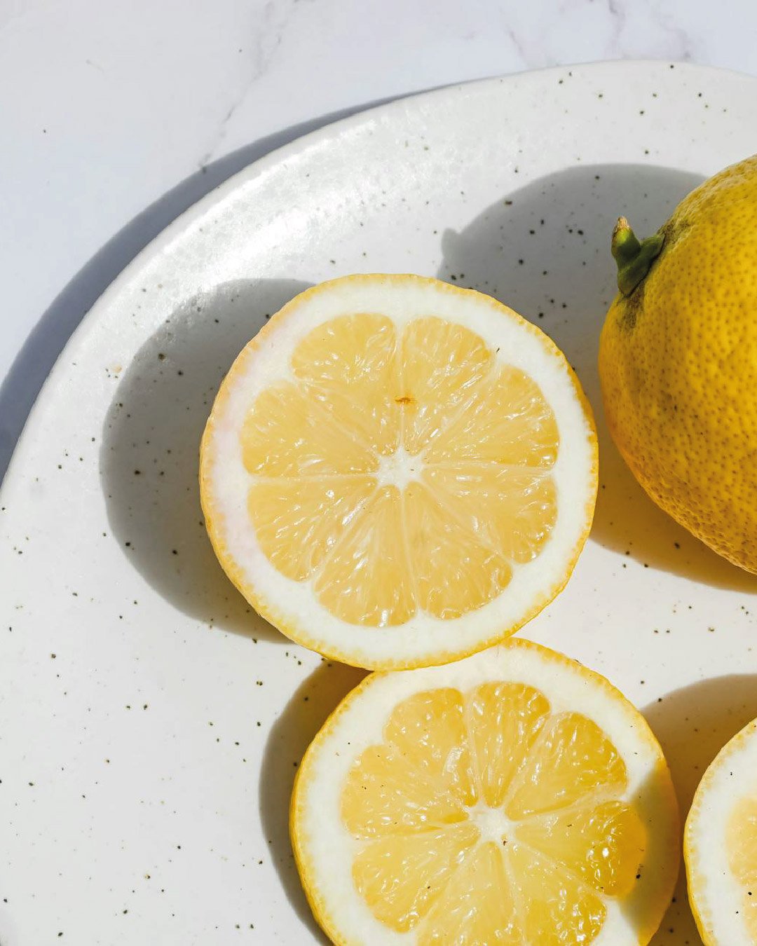 Tranches de citron évoquant fraîcheur et vitalité