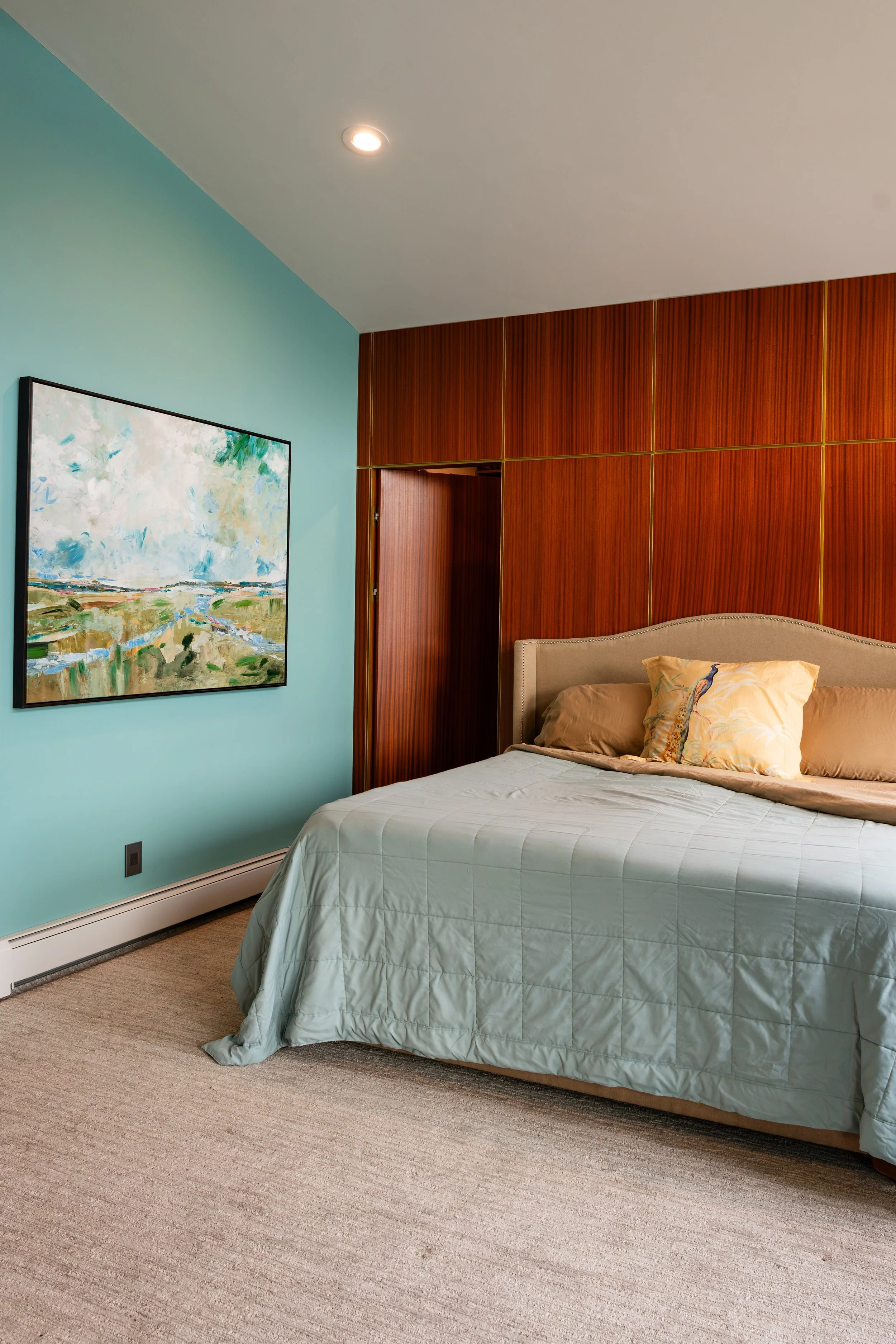 Mid-Century Lakeside Retreat