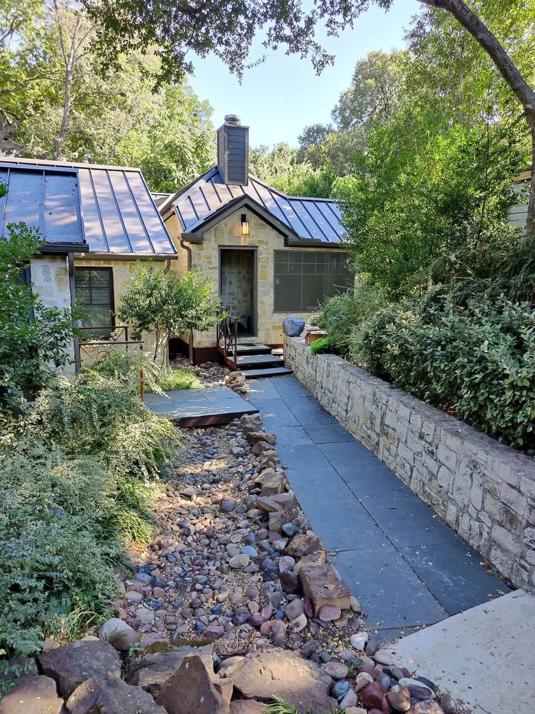 After photo of cardboard and moving box removal at a Chase Oaks property in Plano, TX showing a clean walkway and cleared debris