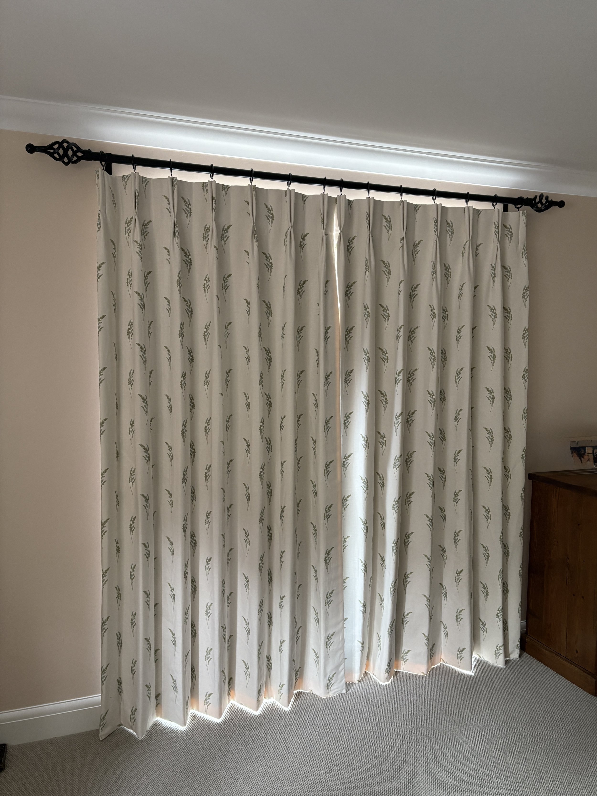 Double Pinch Pleat curtains on 32mm black pole.