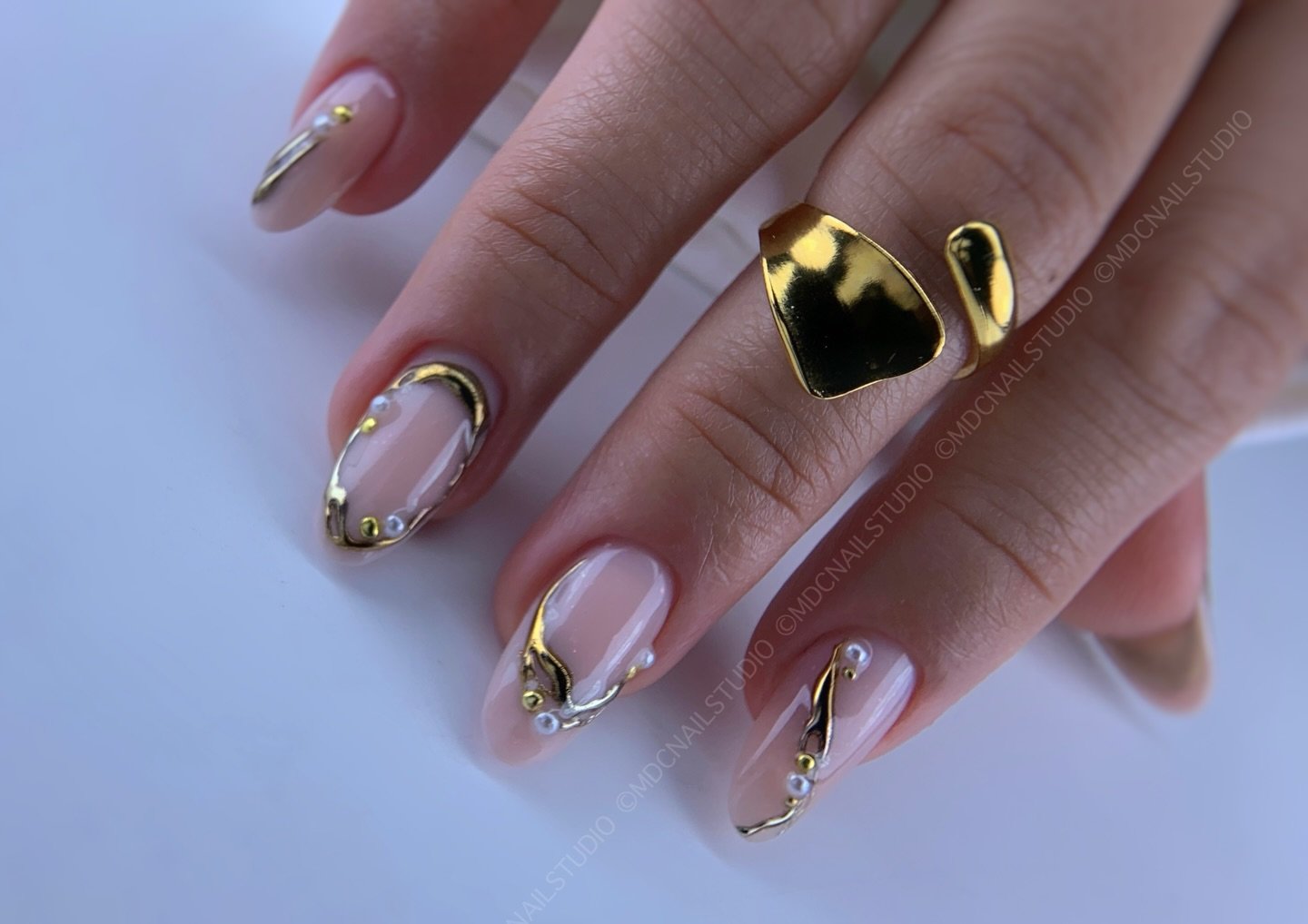 Amando este dise&ntilde;o y ustedes?

Si te interesa saber con qu&eacute; cre&oacute; el 3D gel art es con el hard gel all in one @jevasnailsshop 
C&oacute;digo Cedi10

Primera foto con lente macro 120m
Y la segunda con 15m 
Los consiguen en mi p&aac