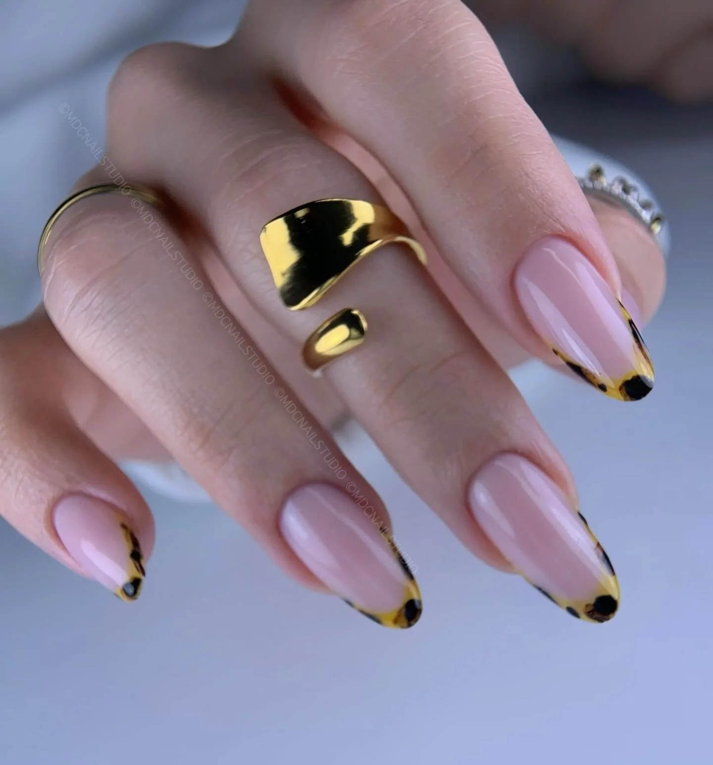 🫶🏻 quality vs Quantity ALWAYS. 

Builder gel cover petal
Gel brush 001 
@f.o.x_nails_usa 
10% Code: CEDI10

#nalideas #nalinspo #tortoisenails #seo #mdcnailstudio