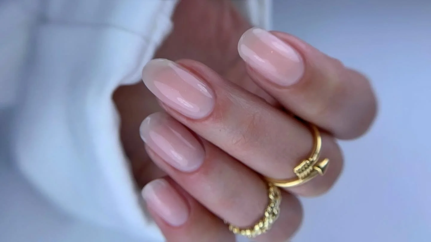 Transformaci&oacute;n. Desliza para que veas su servicio que duro 8 semanas y dos d&iacute;as. 

Builder gel santa M&oacute;nica nude @americancreator.tm 

#buildergelnails  #atxnails #killeennails #nalinspo #seo