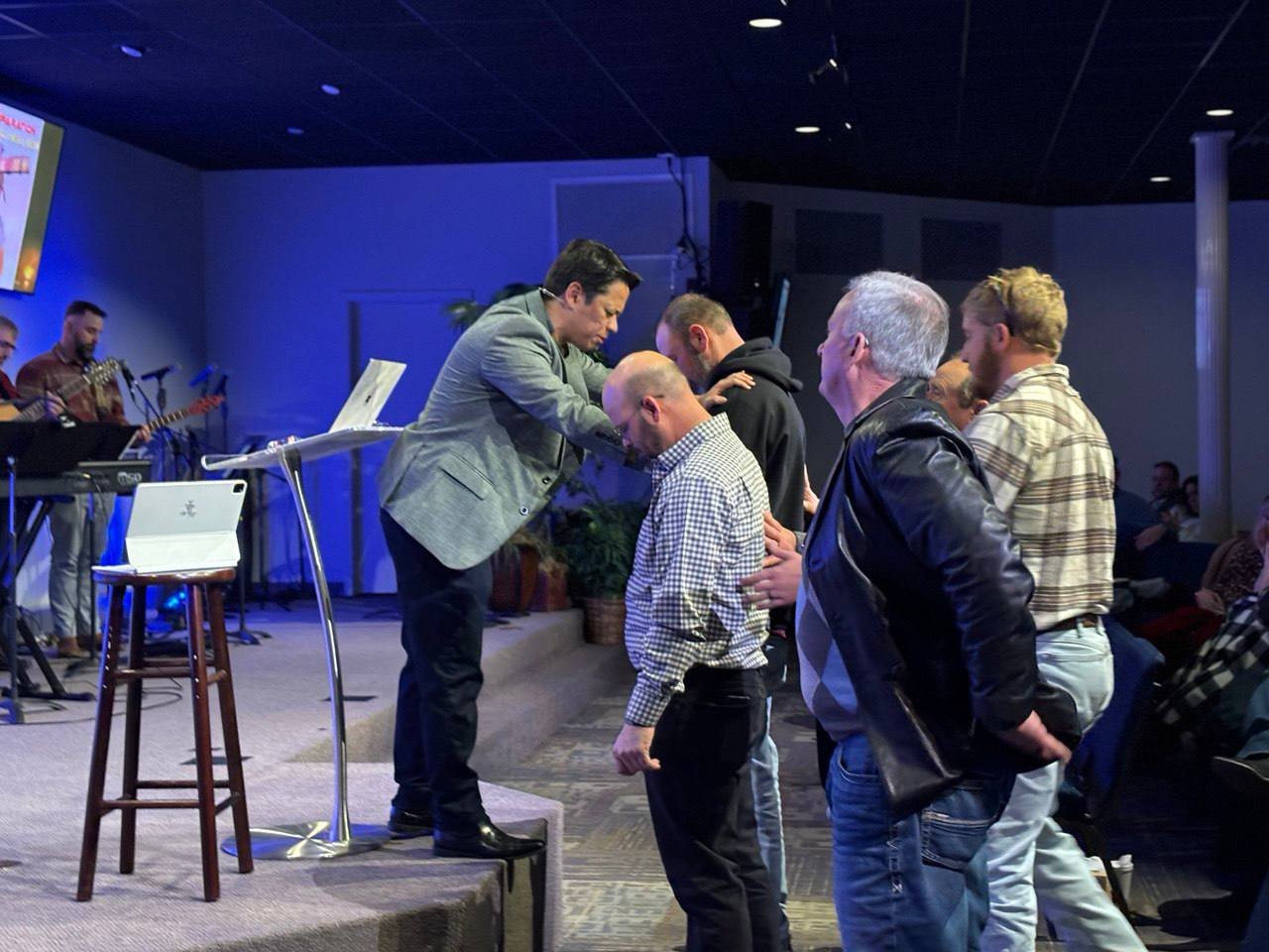 Steve Cioccolanti church ministry praying