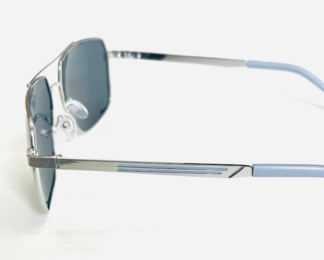 AF Silver and grey lens left detail.jpg