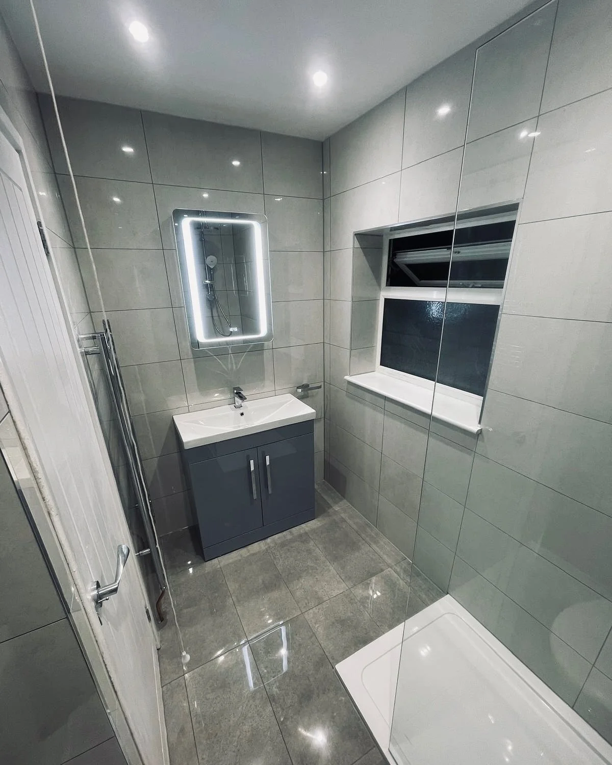 First and second fix for this lovely bathroom. 

@tricountyplumbingandheating Smashed it with this bathroom renovation, amazing and pleasure to work alongside