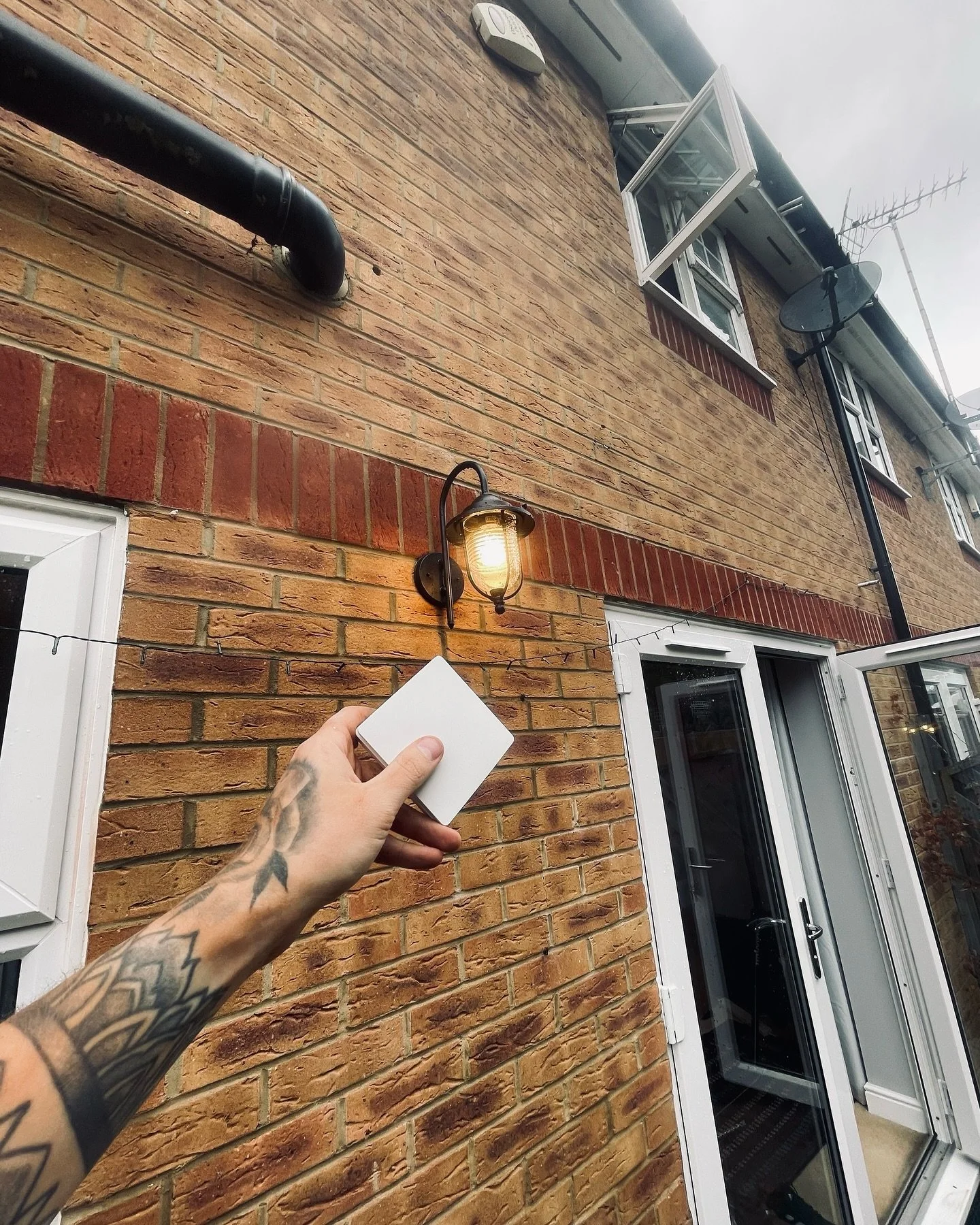 Snipers Back 🎯 

Installing an external light, 
The old light wasn&rsquo;t working and on a plug in the top bedroom! I managed to drill at an angle through the back wall and install a Quinetic receiver powered by a fused spur, doing it this way save