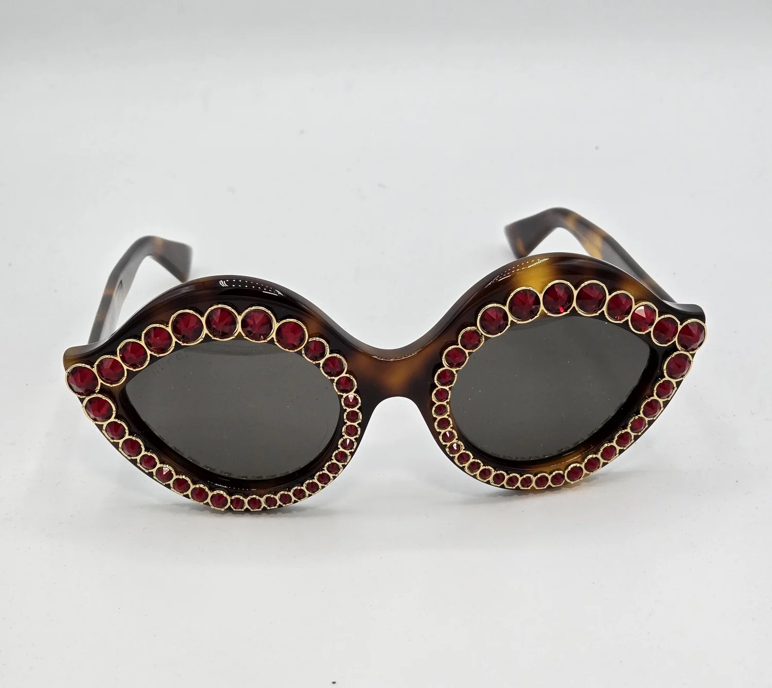 Gucci Crystal Lips Cat Eye Sunglasses • Size 53-25-140 — The  display picture 2