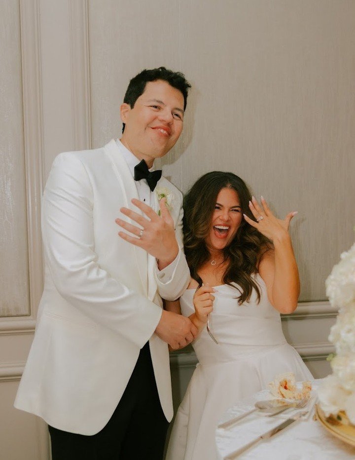 The rings, the cake, and that first dance.🤍

Three tiers, fresh florals, and two people on the dance floor completely wrapped up in each other. Jessica and Alex at the Ritz Carlton- every moment landed.

Planner @stephanieverrmareventco @stephanieve