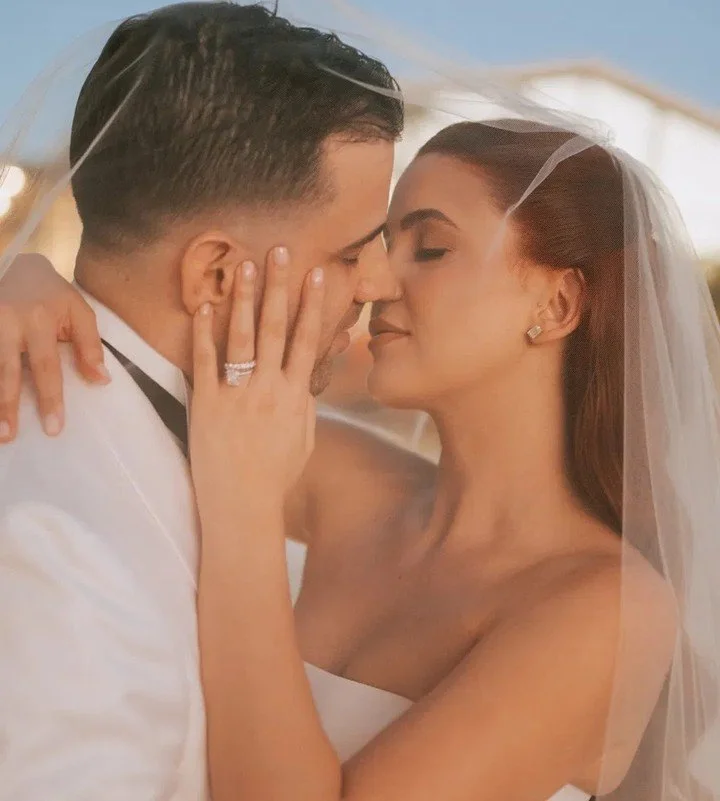 Just the two of them, under the veil, at golden hour.

The florals, the light, the moment- Karen and Emmanuel at Grand Paraiso Gardens did not miss.🤍

Planner @stephanieverrmareventco @stephanieverrmar 
Florist @stephanieverrmarfloraldesigns 
Venue 