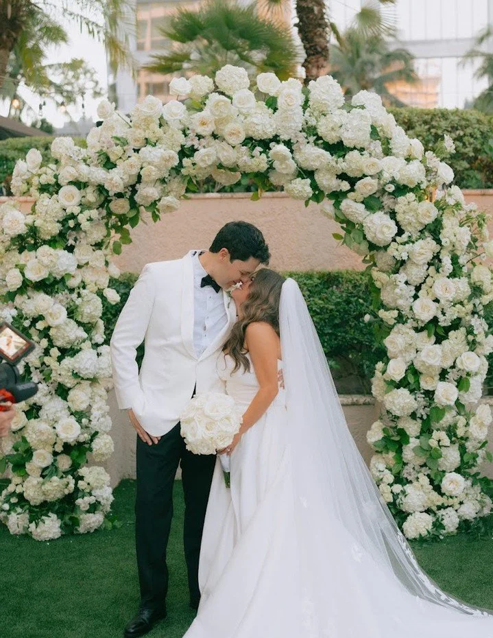 The kind of wedding florals that feel both timeless and unforgettable. ✨

Jessica &amp; Alex&rsquo;s day at the Ritz-Carlton Coconut Grove was filled with romantic white blooms, soft movements, and beautifully intentional details designed to compleme