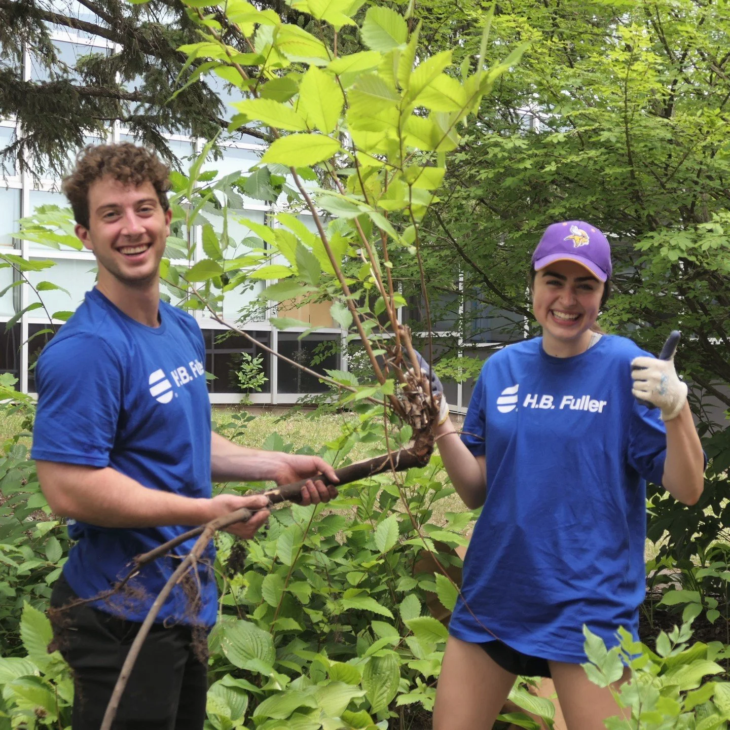 With all of this warm weather, here's a #throwbacktuesday to our lovely volunteers from @hb_fuller beautifying and building in the courtyard garden at @northeastmiddle.mpls! How are you looking to spruce up your yard this spring?