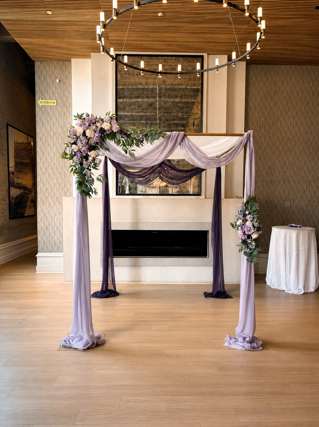 Photo: Mr. & Mrs. Chuppah / Florals: Ling's Moment / Venue: Switch House Cescaphe