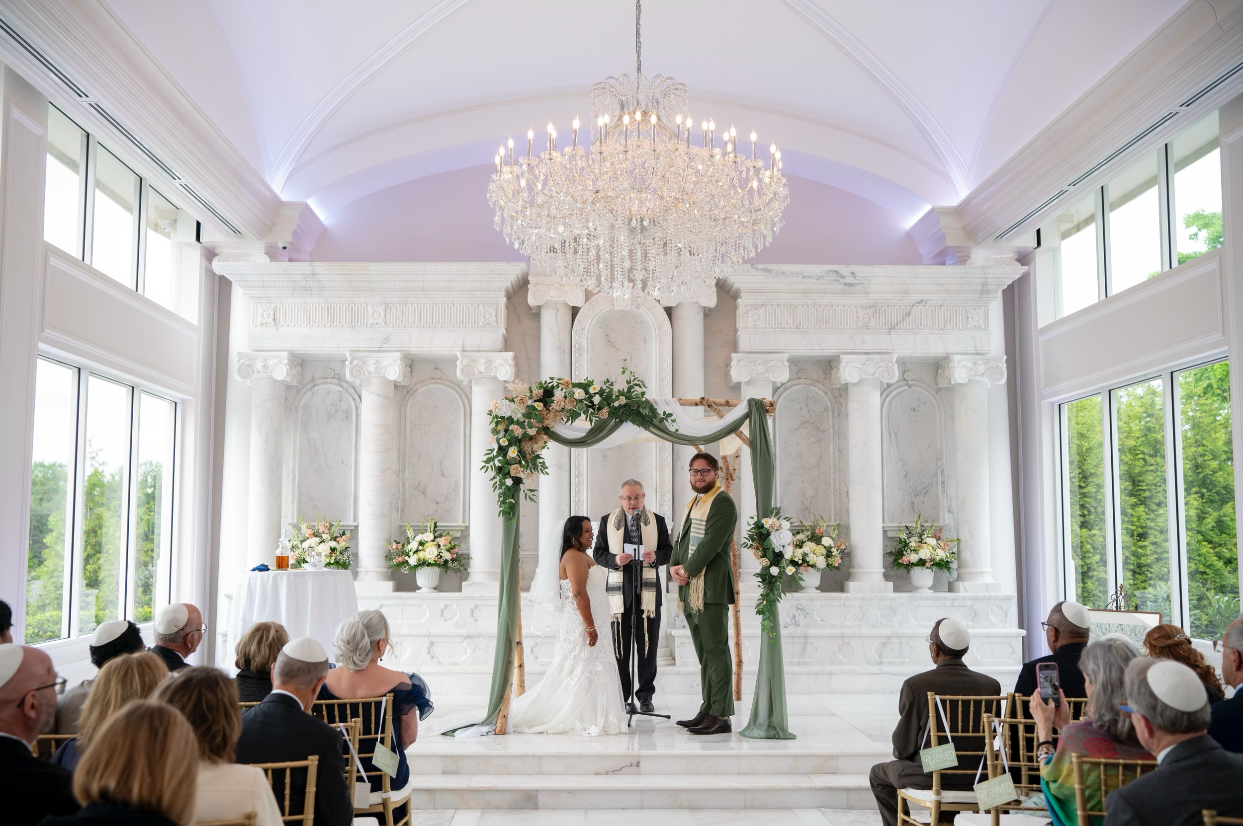 Photo: Adrienne Ingram / Florals: Lings Moment / Venue: The Mansion on Main Street