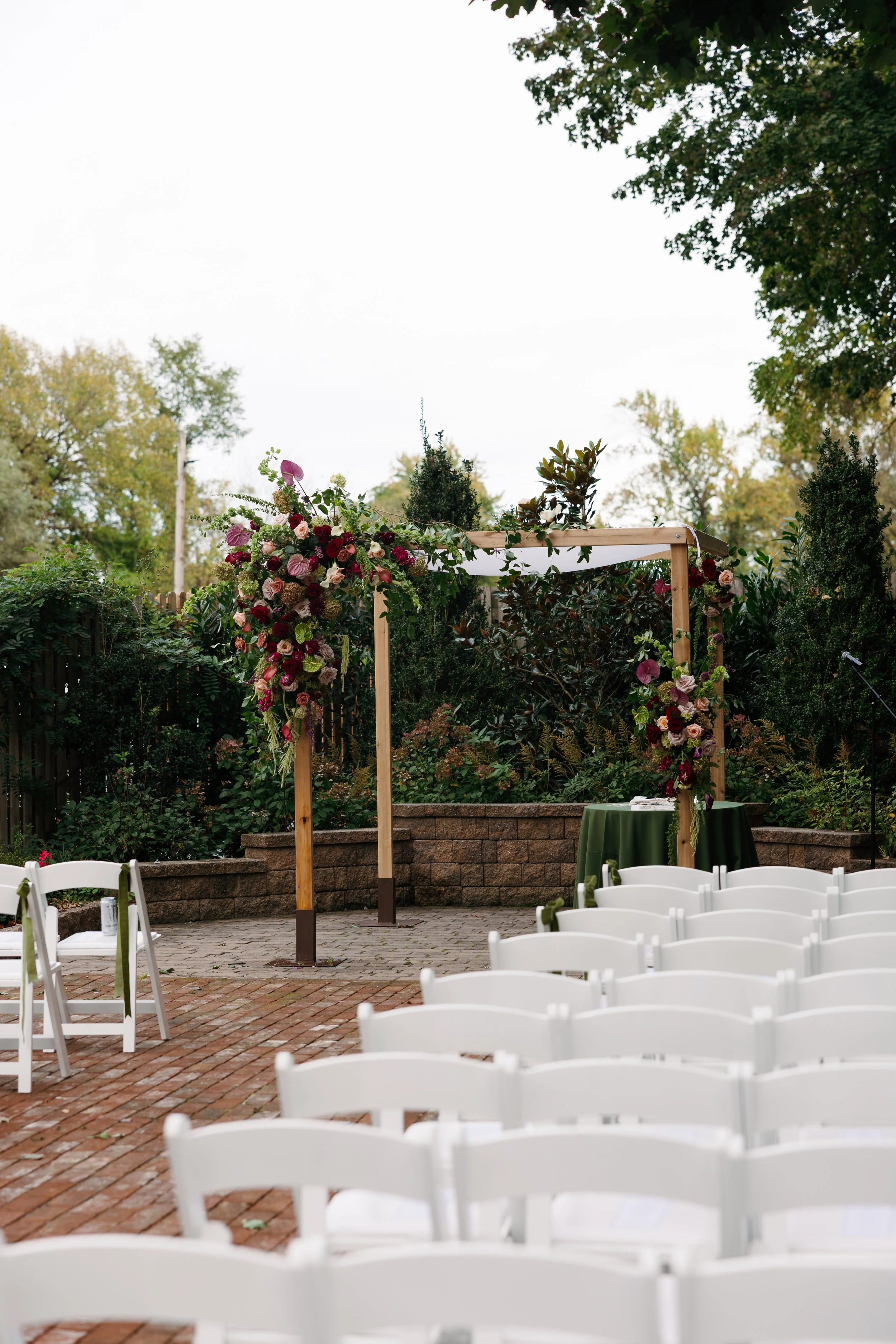Photo: Emma Lynn Photography / Florals: Pamela Primrose / Venue: Columbia Grand Pheonixville