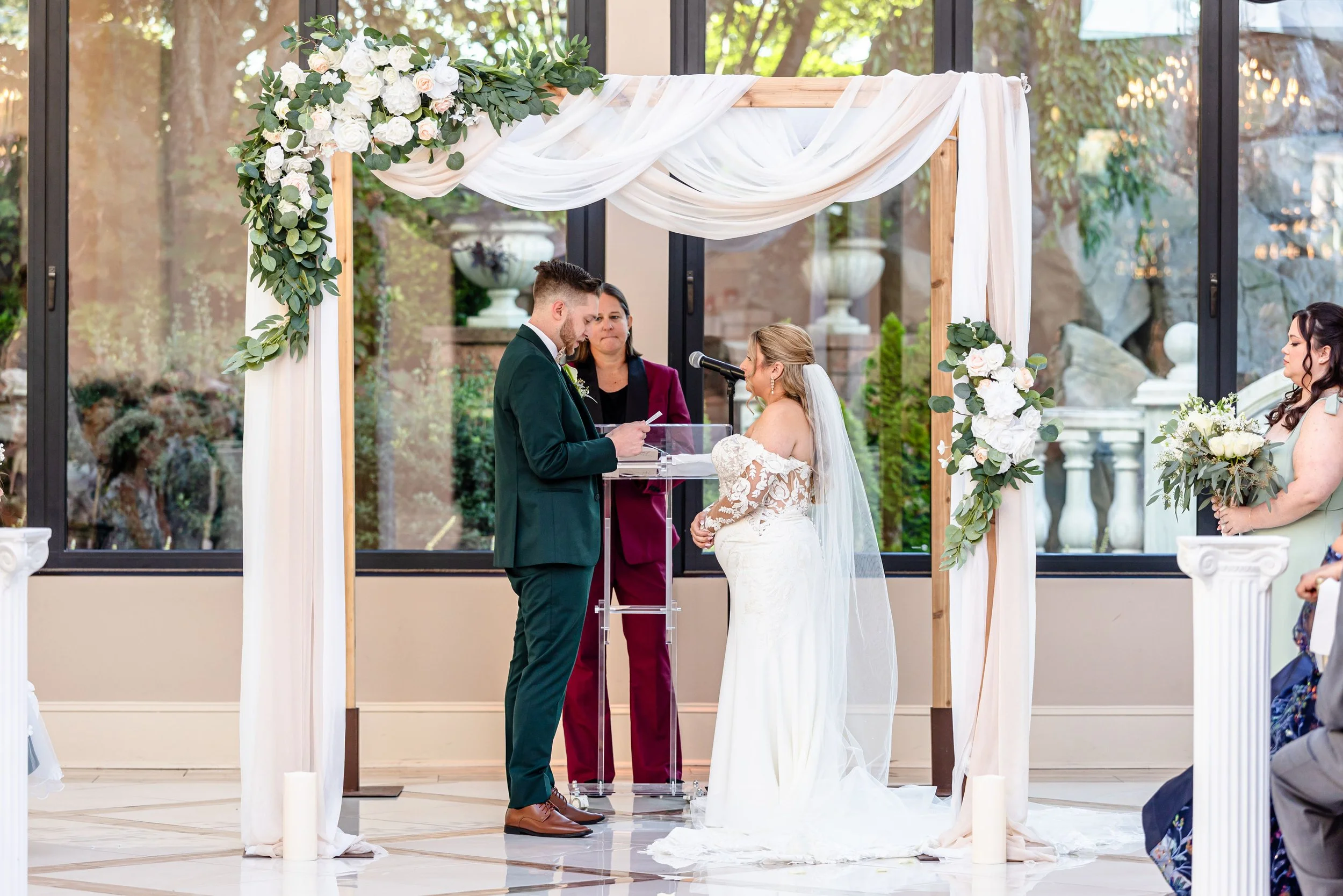 Photo: Imagery Life / Florals: Ling's Moment / Venue: Lucien's