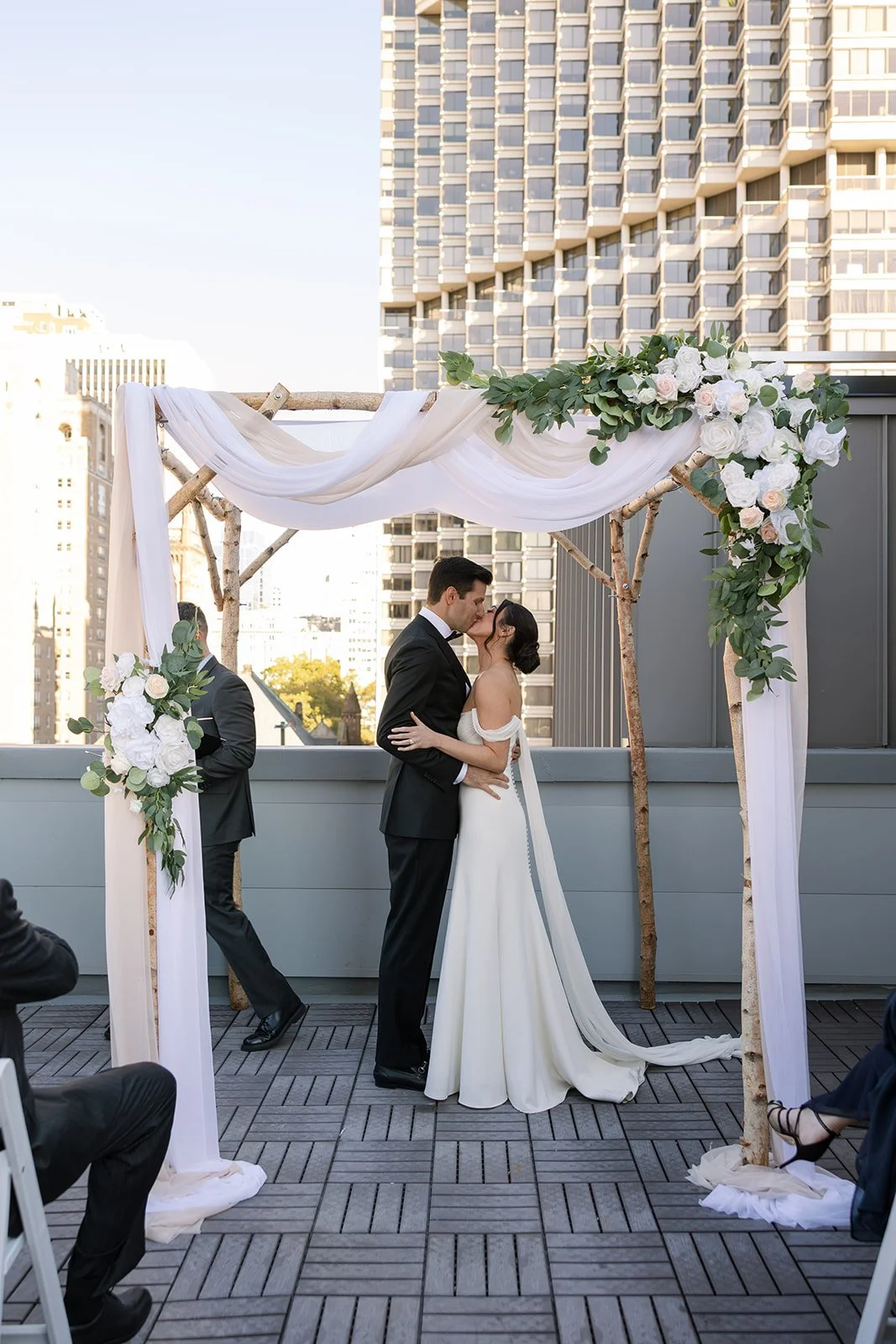 Photo: Daniela Monzi Photo / Florals: Ling's Moment