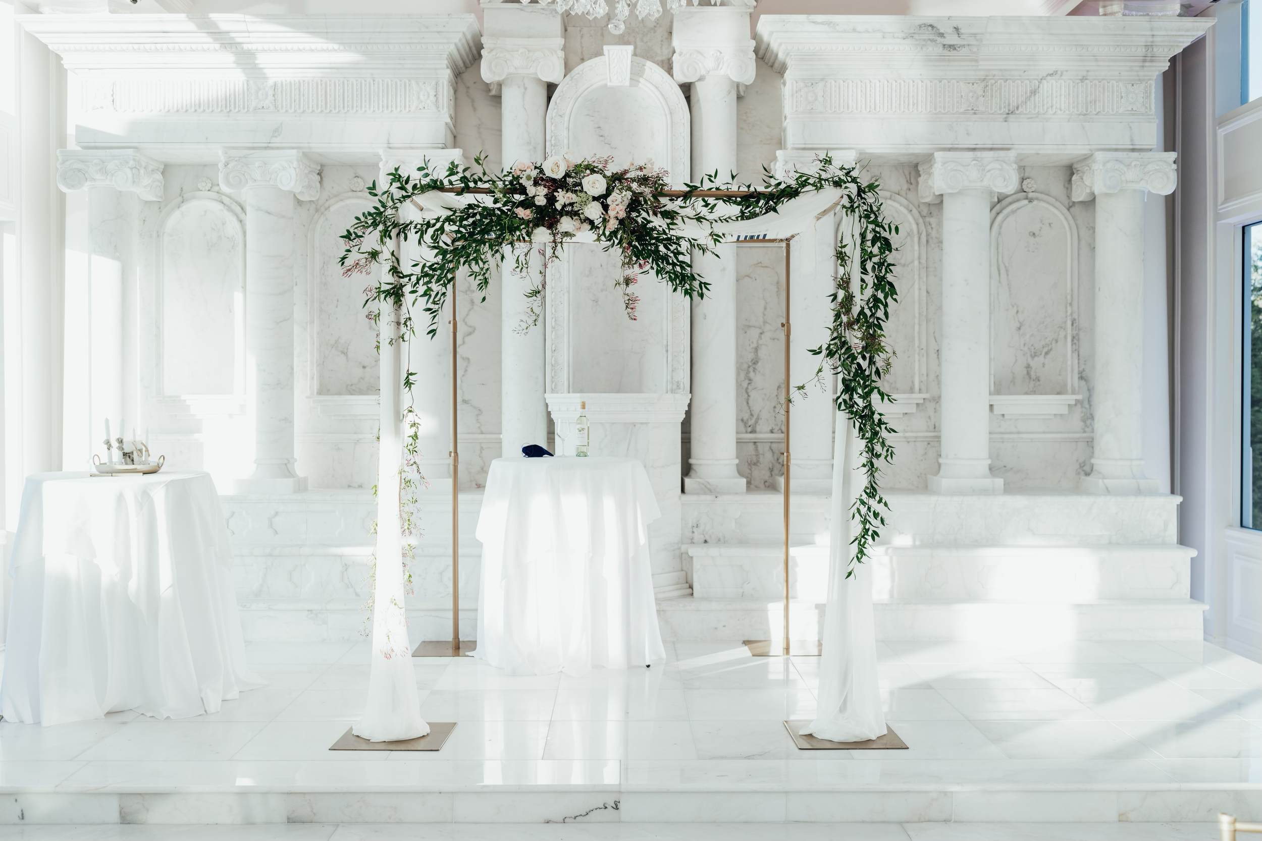 Photo : Ted Felsberg Photography / Florals: Petite Petal Studio / Venue: The mansion on Main Street